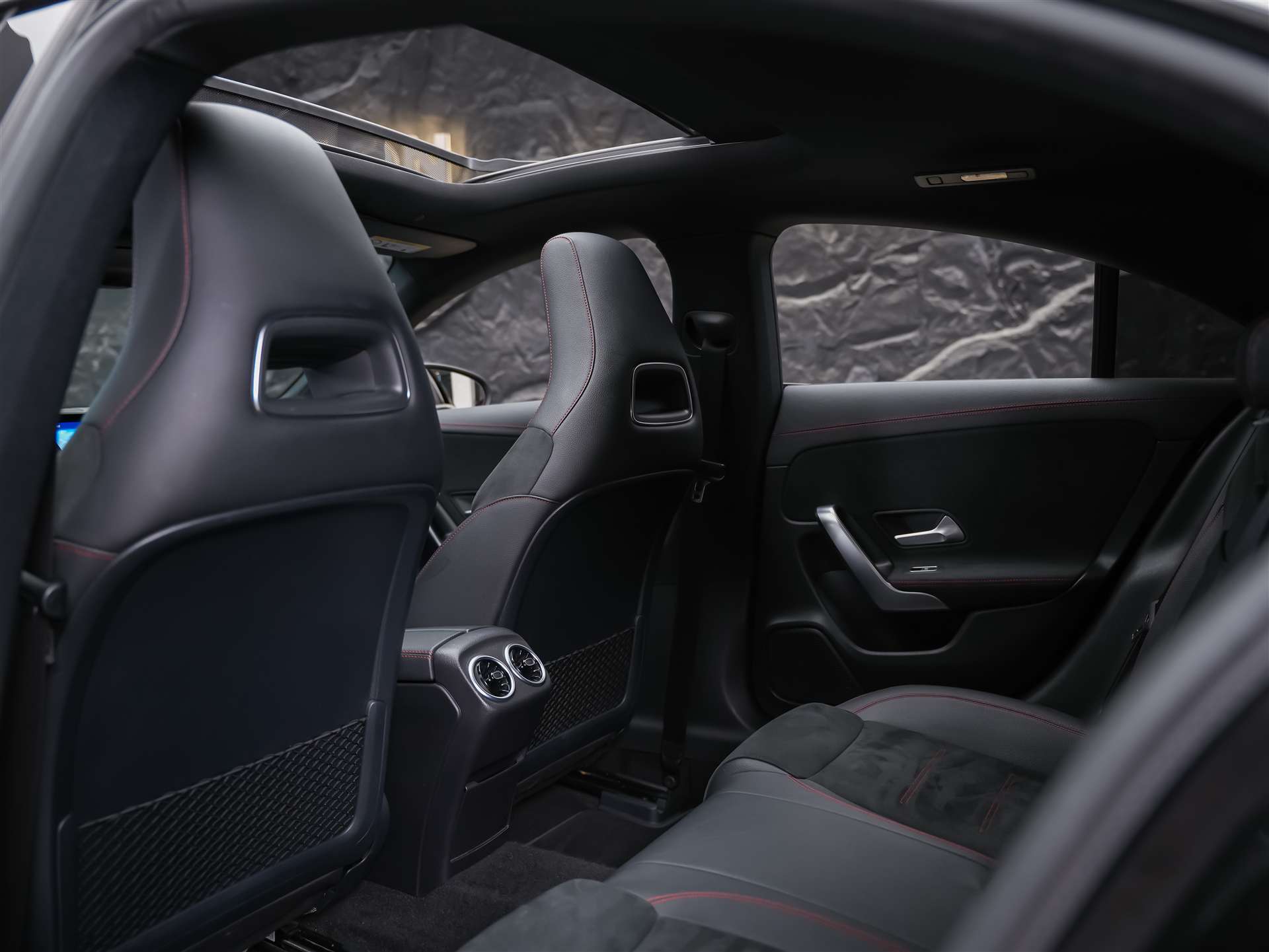 MERCEDES-BENZ CLA 220 AMG Line 7G-DCT 4Matic *Panorama*Standheizung*El. Sitze mit Memory*-image-11