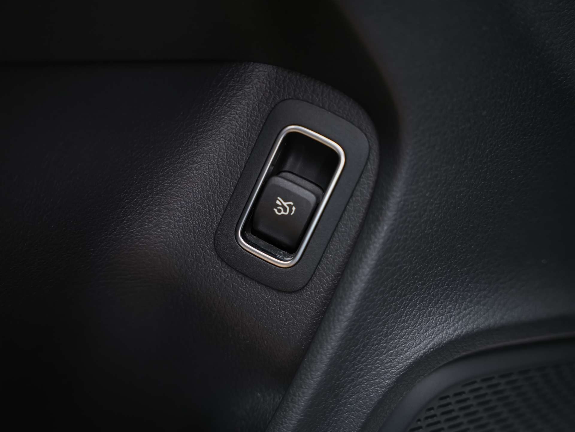 MERCEDES-BENZ CLA 220 AMG Line 7G-DCT 4Matic *Panorama*Standheizung*El. Sitze mit Memory*-image-25