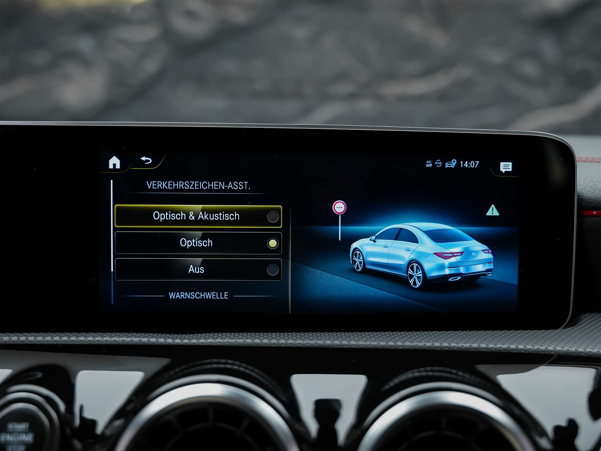 MERCEDES-BENZ CLA 220 AMG Line 7G-DCT 4Matic *Panorama*Standheizung*El. Sitze mit Memory*-image-33