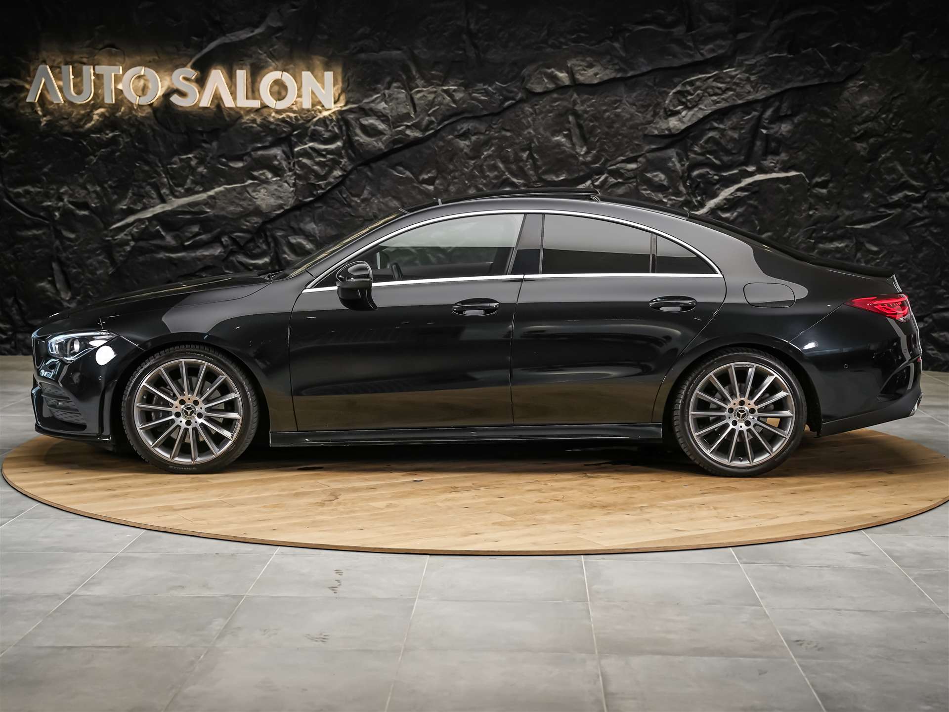 MERCEDES-BENZ CLA 220 AMG Line 7G-DCT 4Matic *Panorama*Standheizung*El. Sitze mit Memory*-showroom-element-1