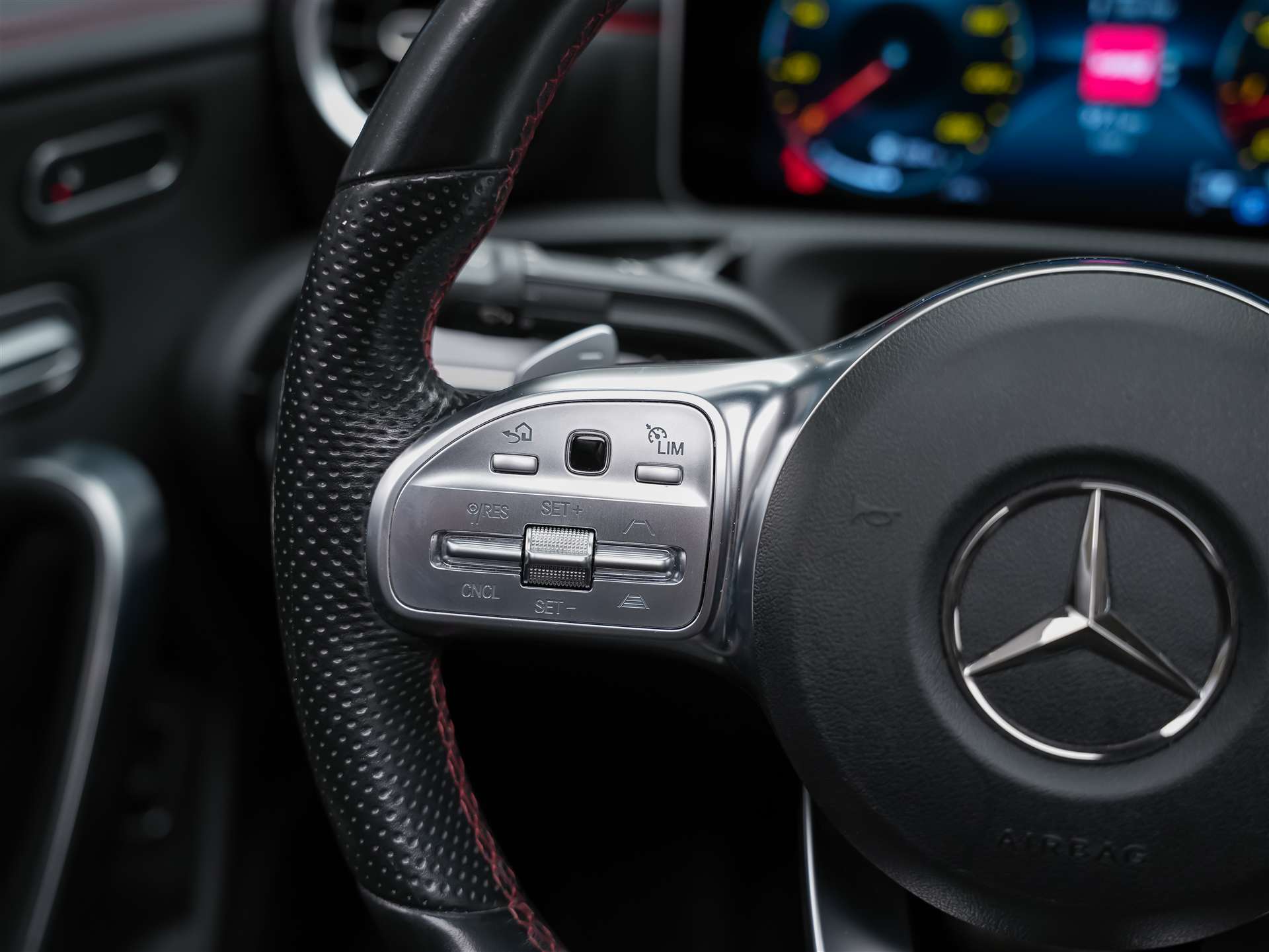 MERCEDES-BENZ CLA 220 AMG Line 7G-DCT 4Matic *Panorama*Standheizung*El. Sitze mit Memory*-image-27