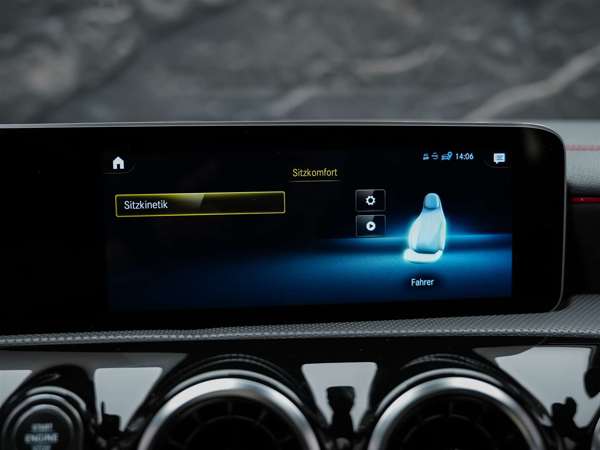 MERCEDES-BENZ CLA 220 AMG Line 7G-DCT 4Matic *Panorama*Standheizung*El. Sitze mit Memory*-image-30
