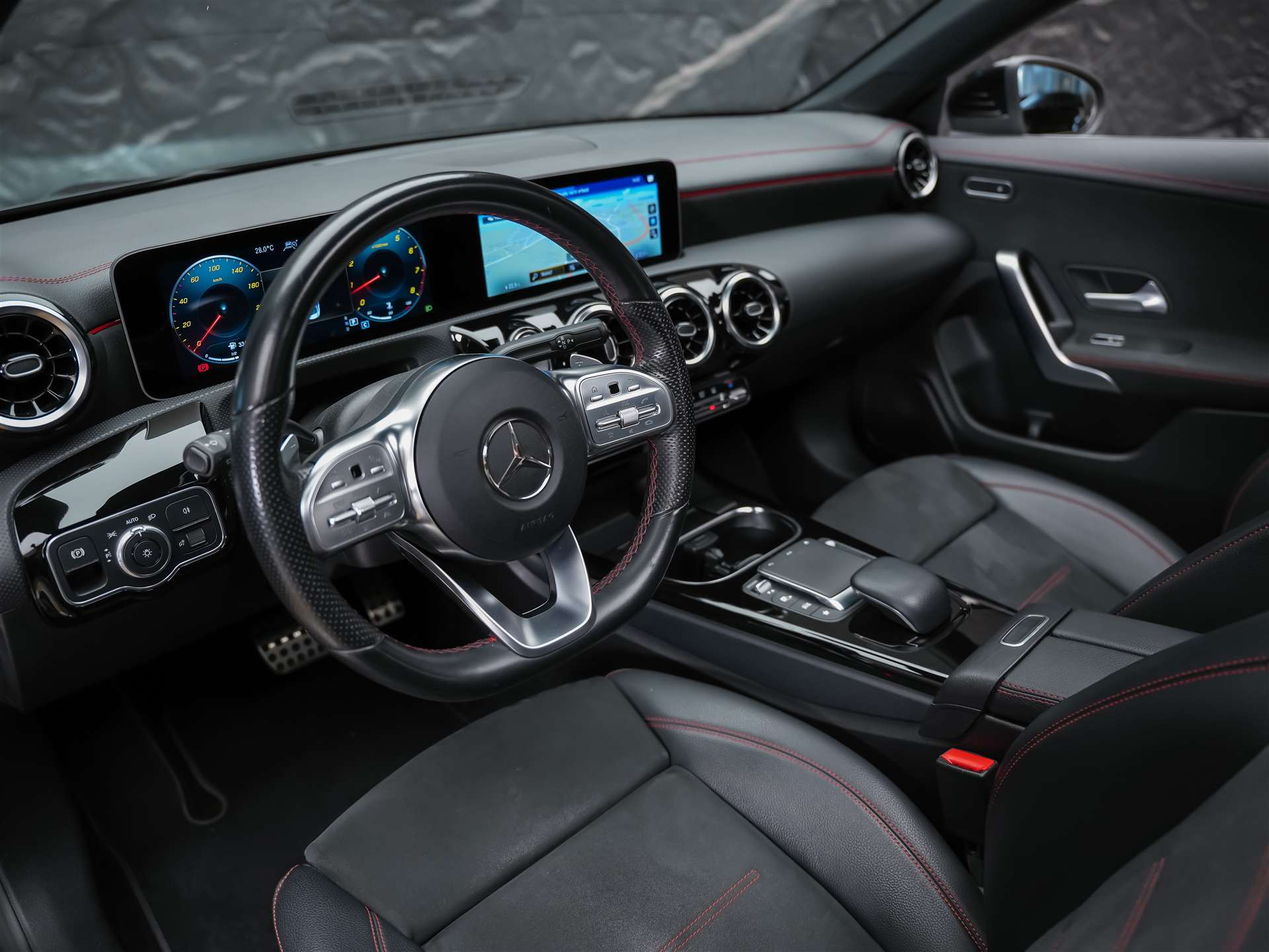 MERCEDES-BENZ CLA 220 AMG Line 7G-DCT 4Matic *Panorama*Standheizung*El. Sitze mit Memory*-image-7