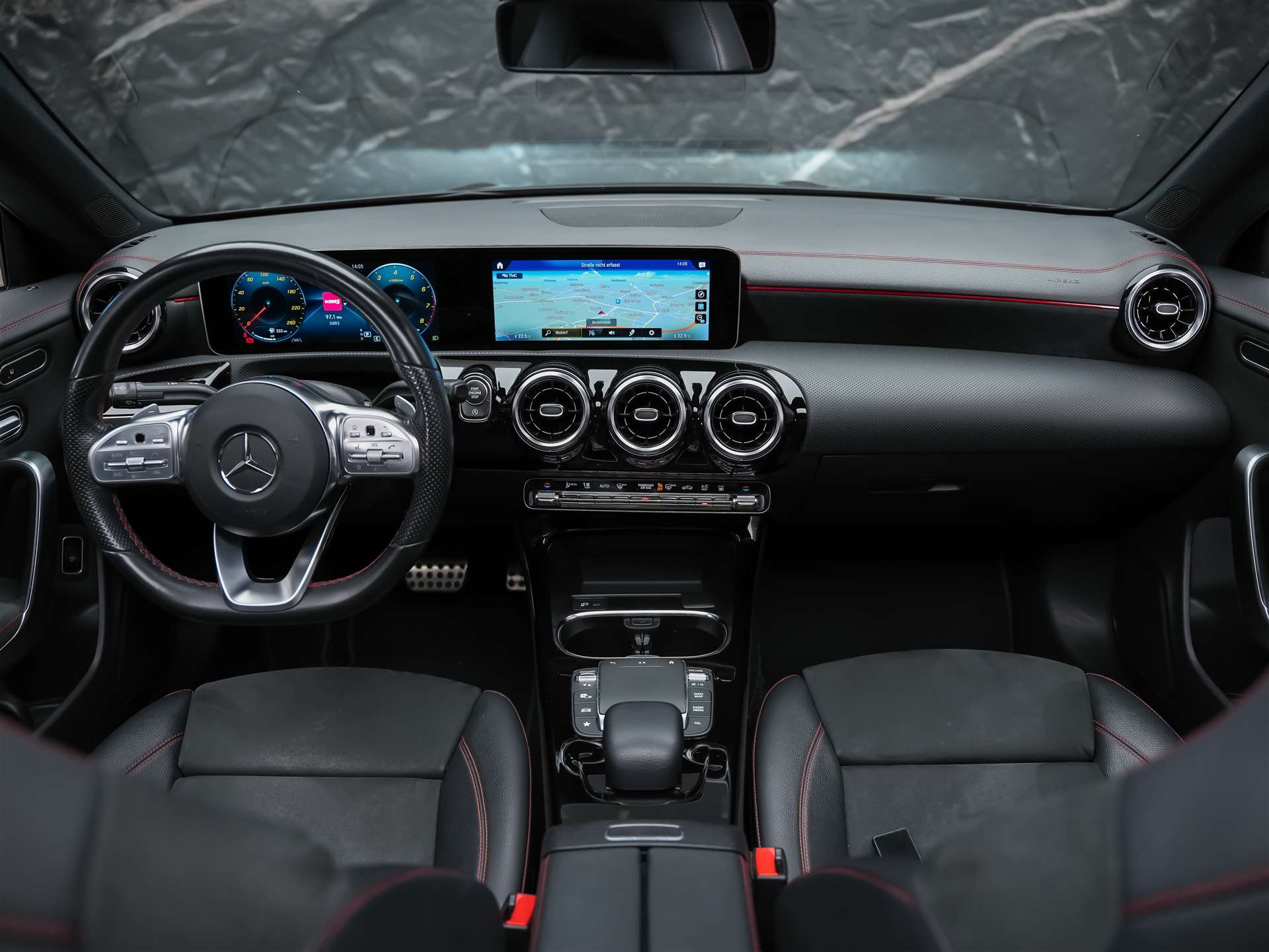 MERCEDES-BENZ CLA 220 AMG Line 7G-DCT 4Matic *Panorama*Standheizung*El. Sitze mit Memory*-image-18