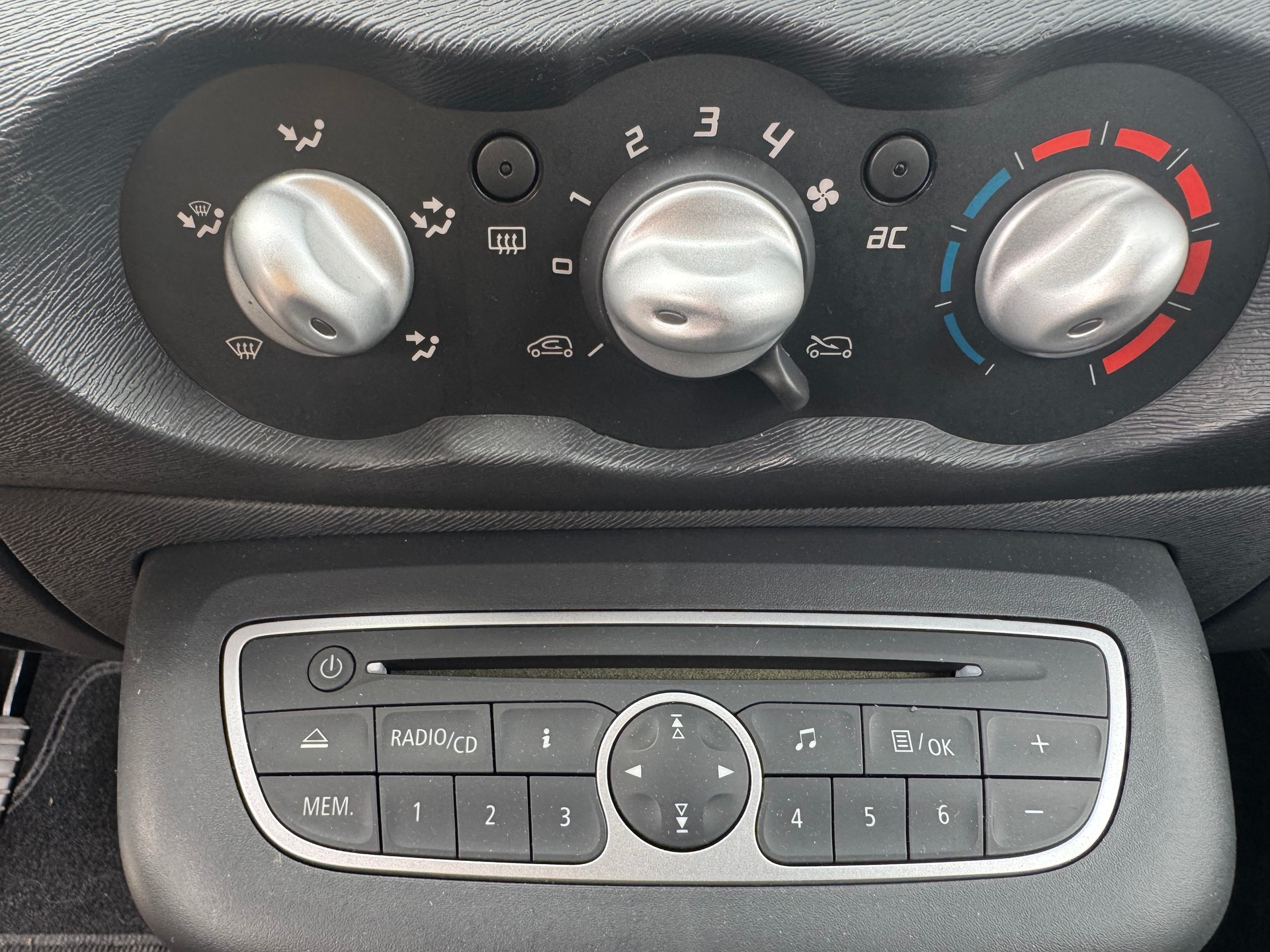 RENAULT Twingo 1.2 Authentique-image-9