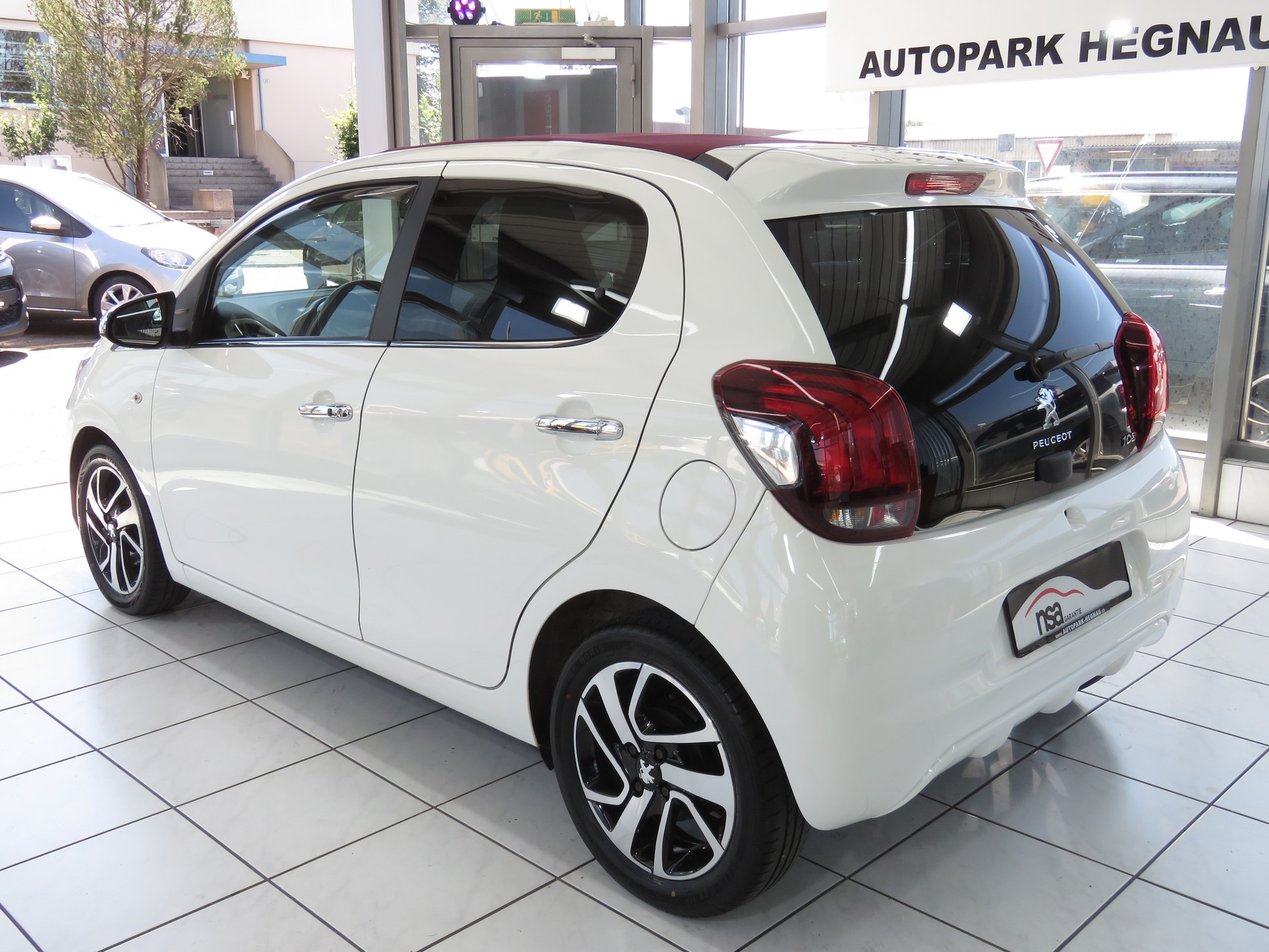 PEUGEOT 108 1.2 VTi Allure Top-image-5