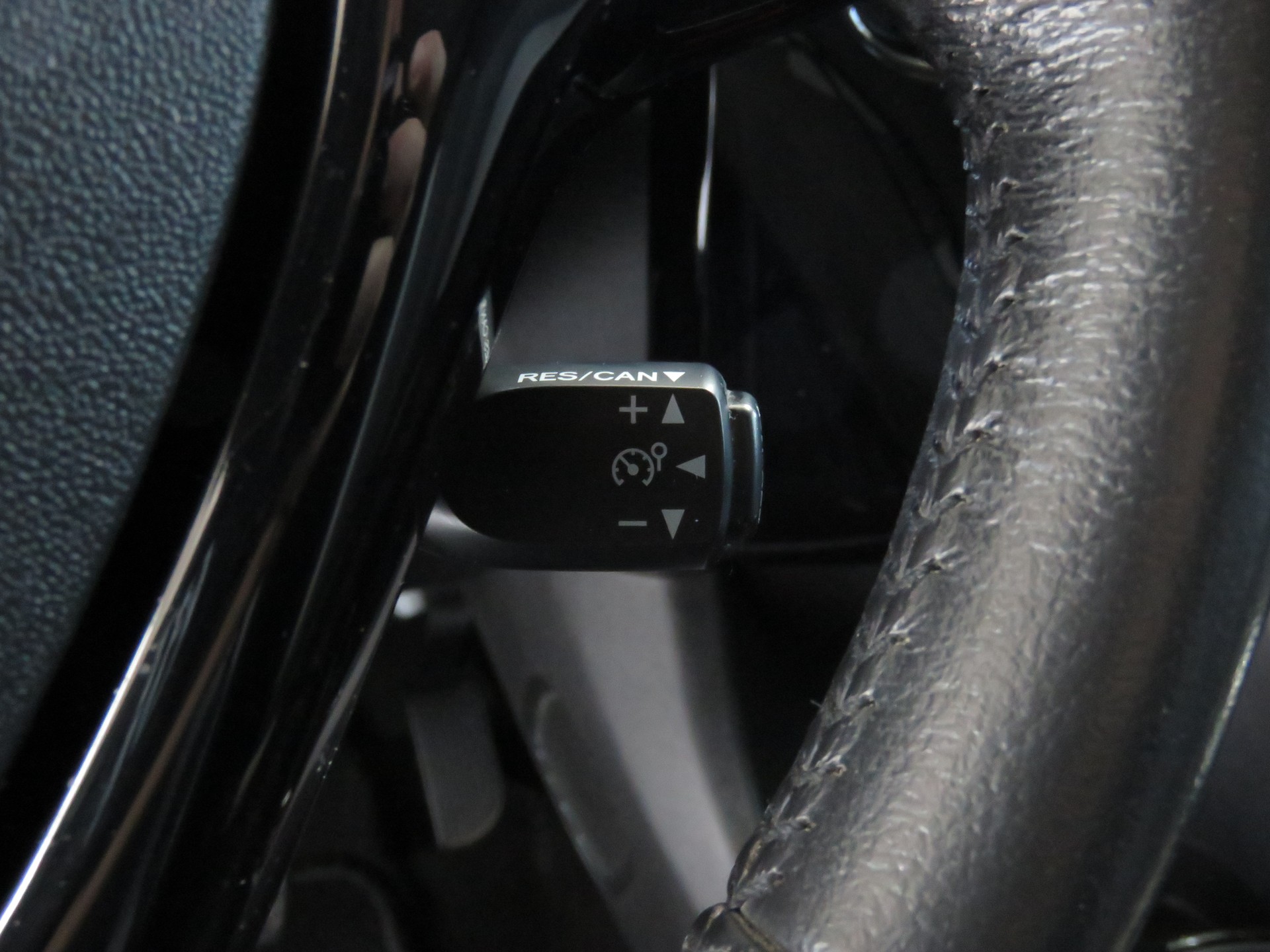 PEUGEOT 108 1.2 VTi Allure Top-image-17