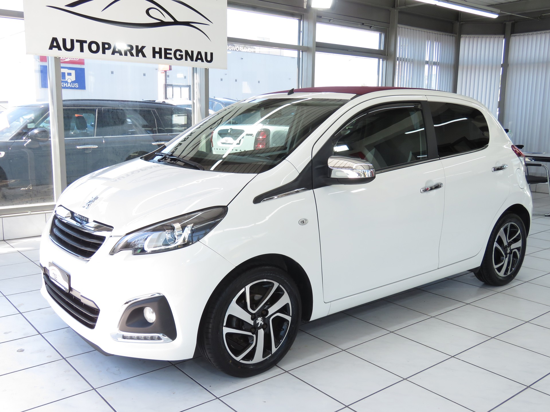 PEUGEOT 108 1.2 VTi Allure Top-image-0