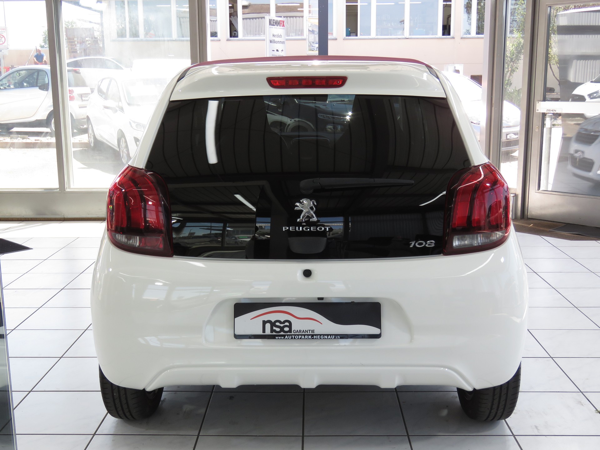 PEUGEOT 108 1.2 VTi Allure Top-image-4