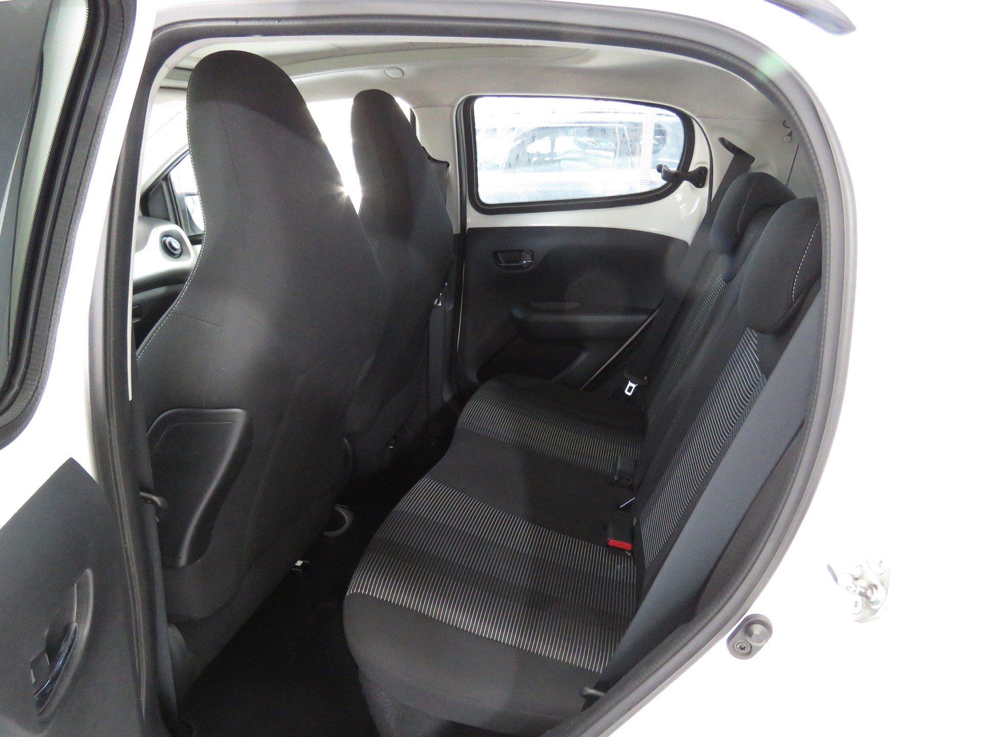 PEUGEOT 108 1.2 VTi Allure Top-image-8