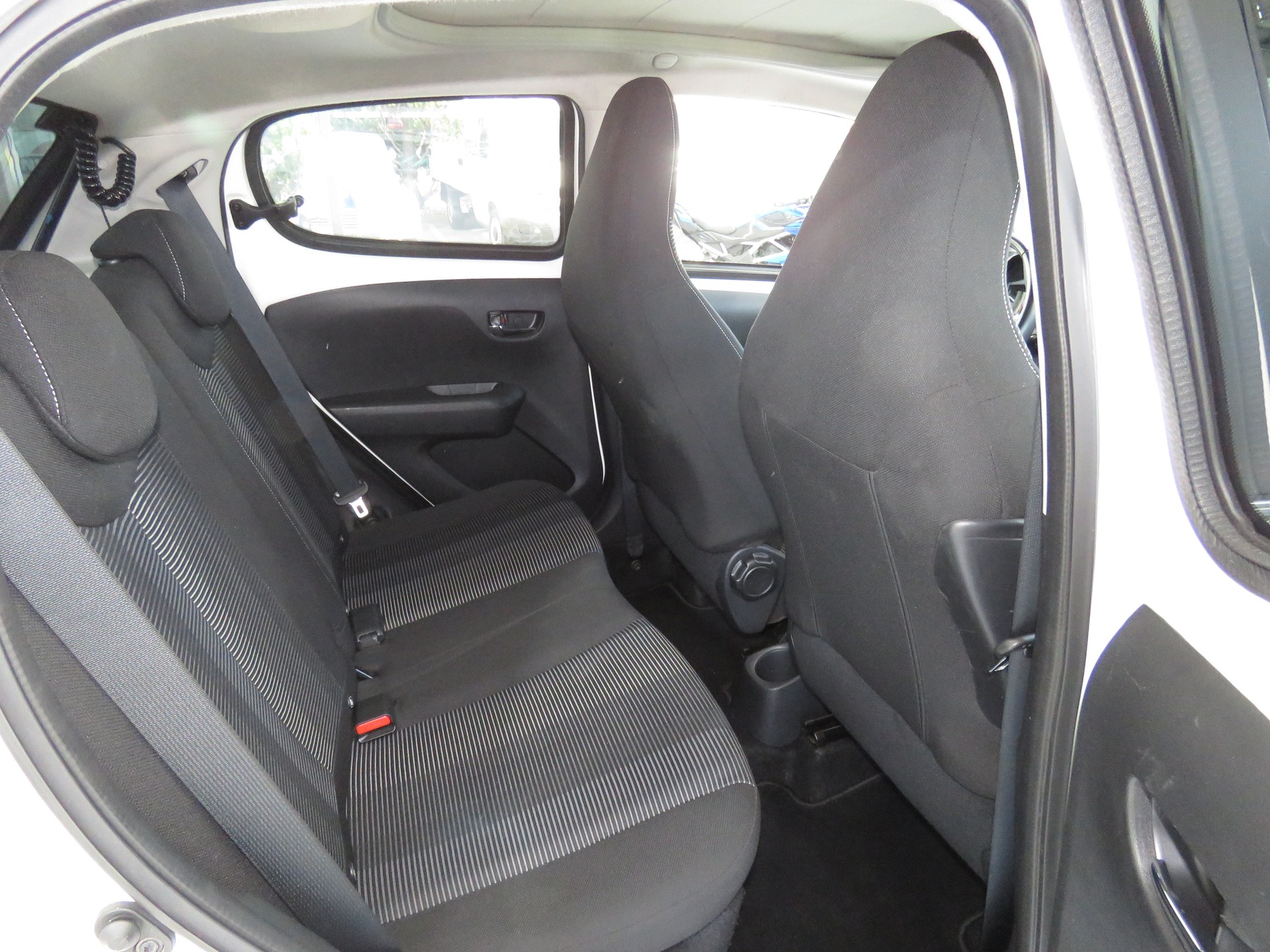 PEUGEOT 108 1.2 VTi Allure Top-image-12