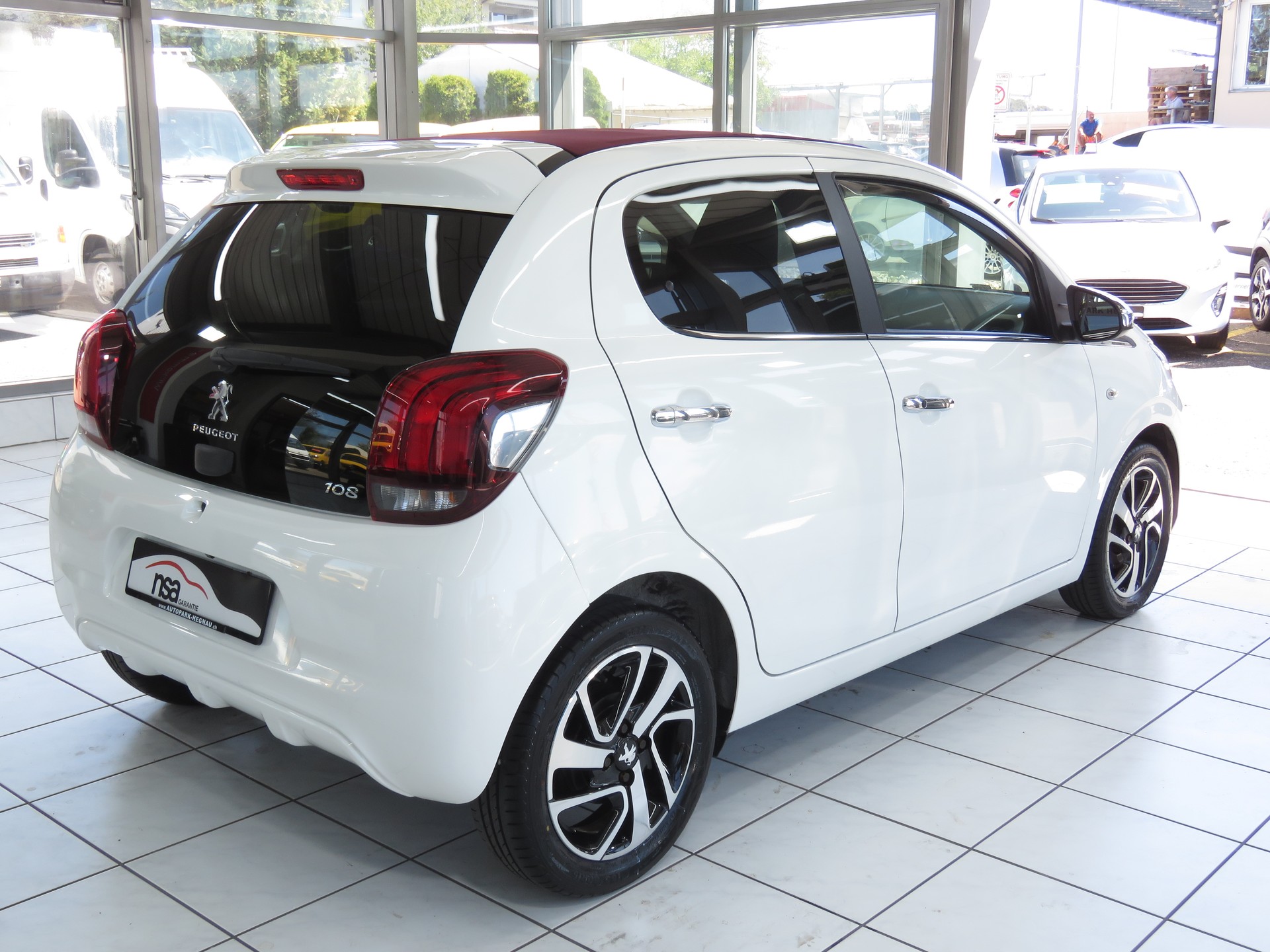 PEUGEOT 108 1.2 VTi Allure Top-image-3