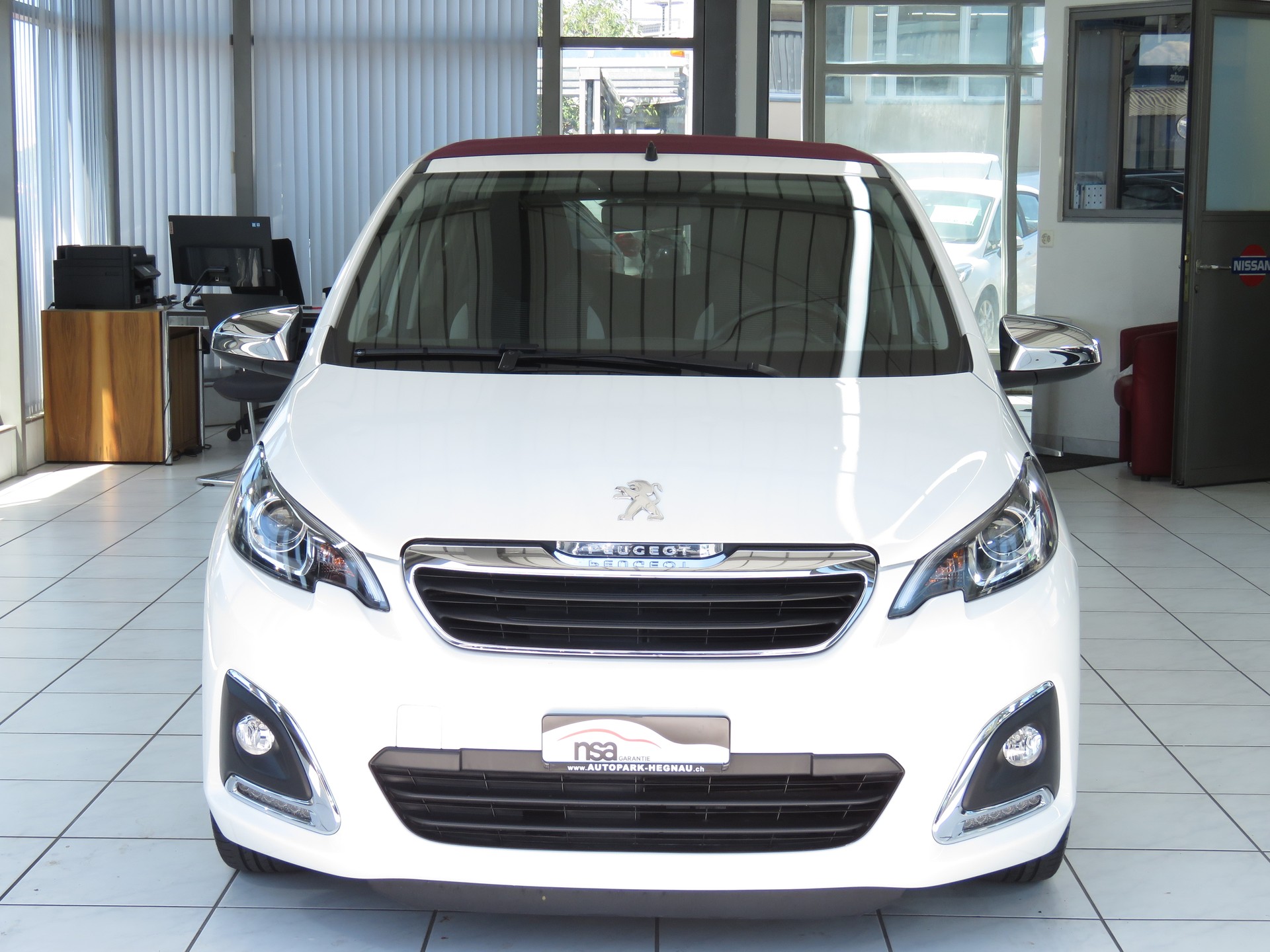 PEUGEOT 108 1.2 VTi Allure Top-image-1
