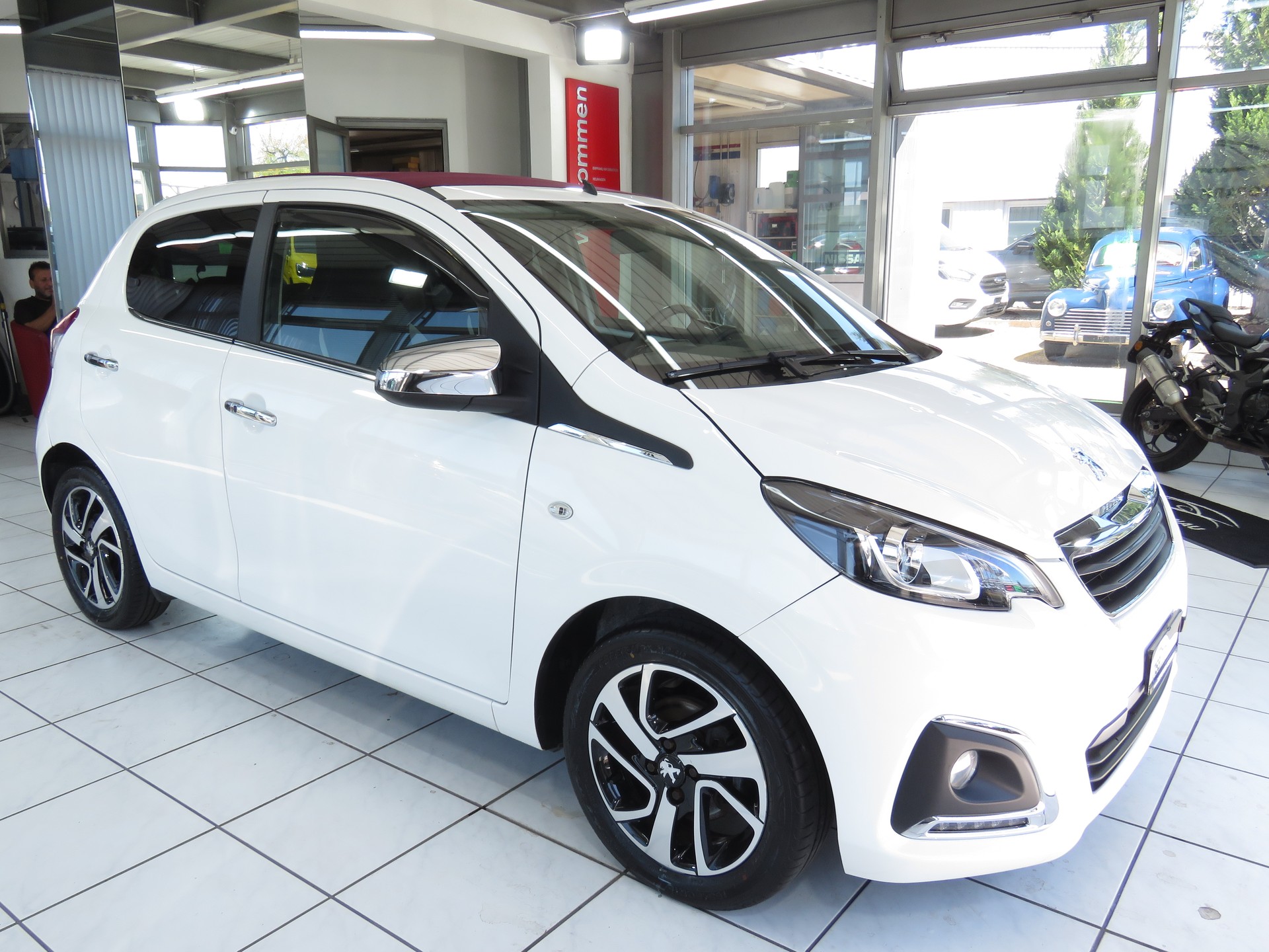 PEUGEOT 108 1.2 VTi Allure Top-image-2