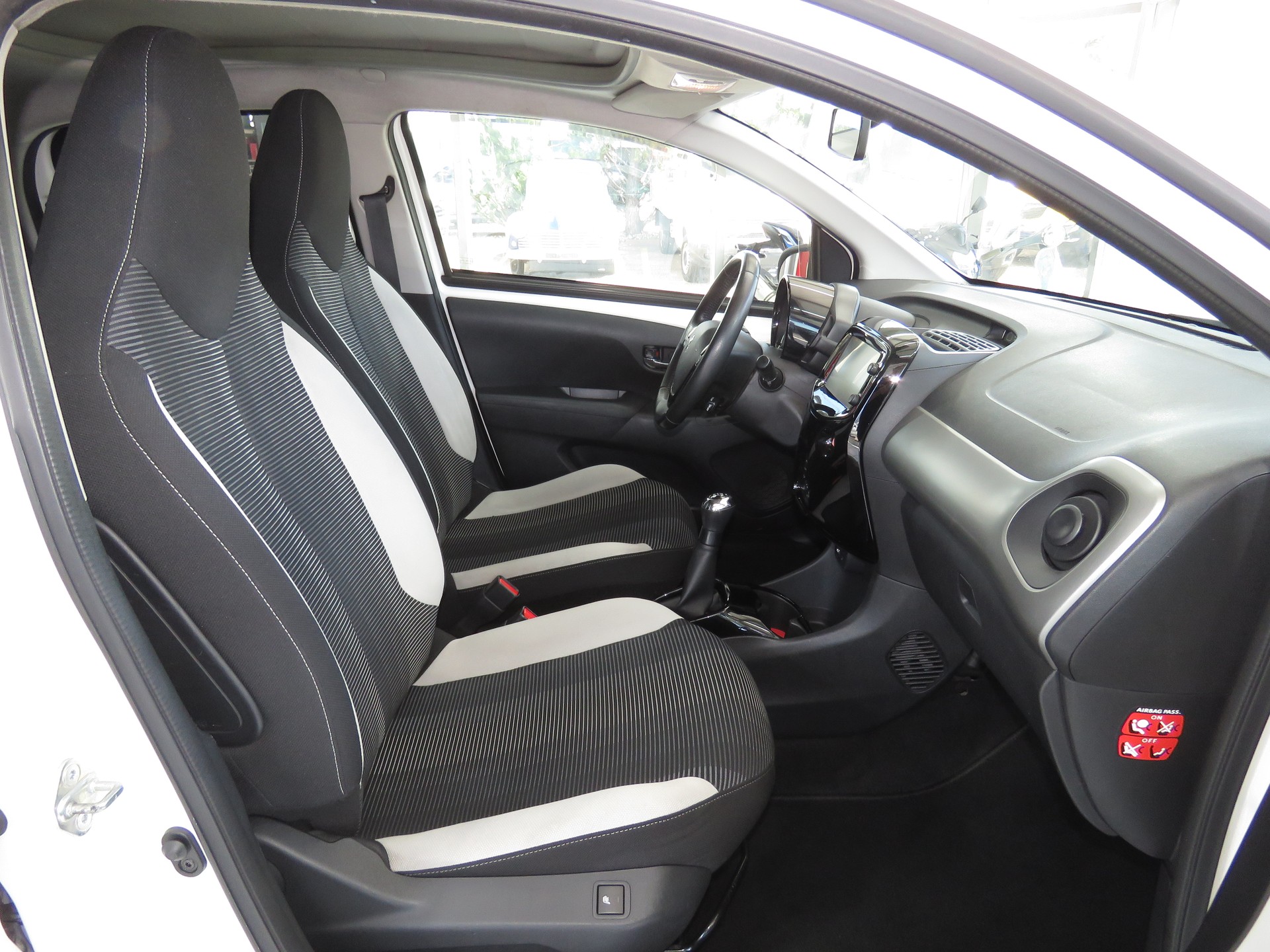 PEUGEOT 108 1.2 VTi Allure Top-image-11