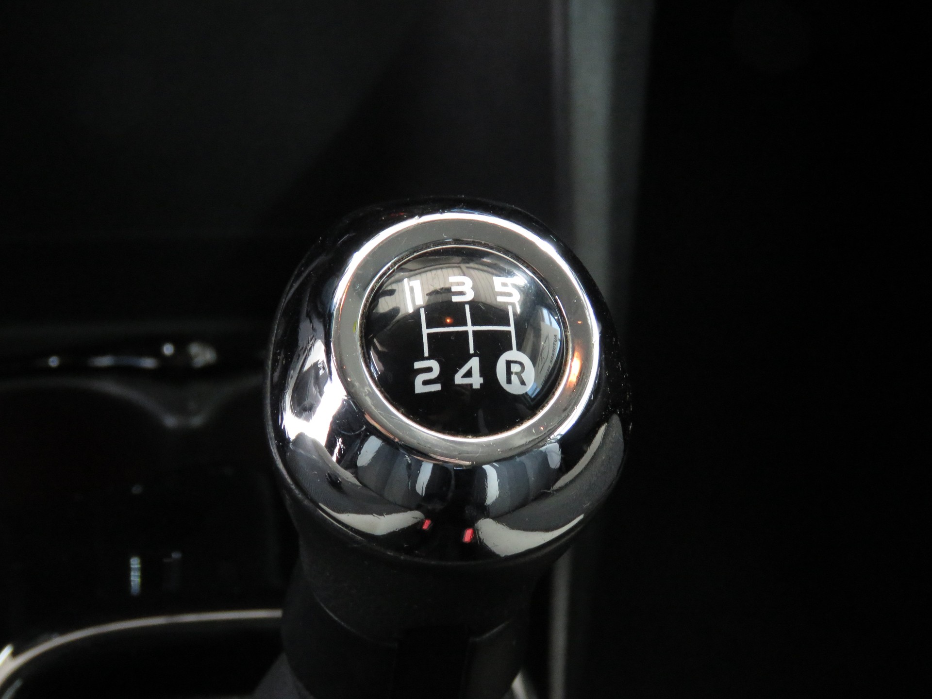 PEUGEOT 108 1.2 VTi Allure Top-image-14