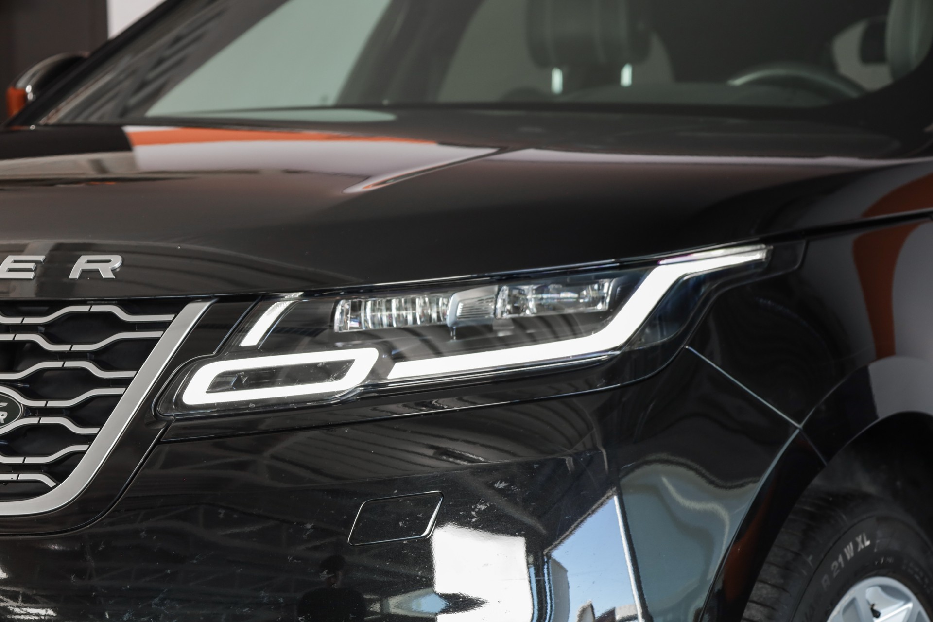 LAND ROVER Range Rover Velar R-Dynamic P 250 SE Automatic-image-9