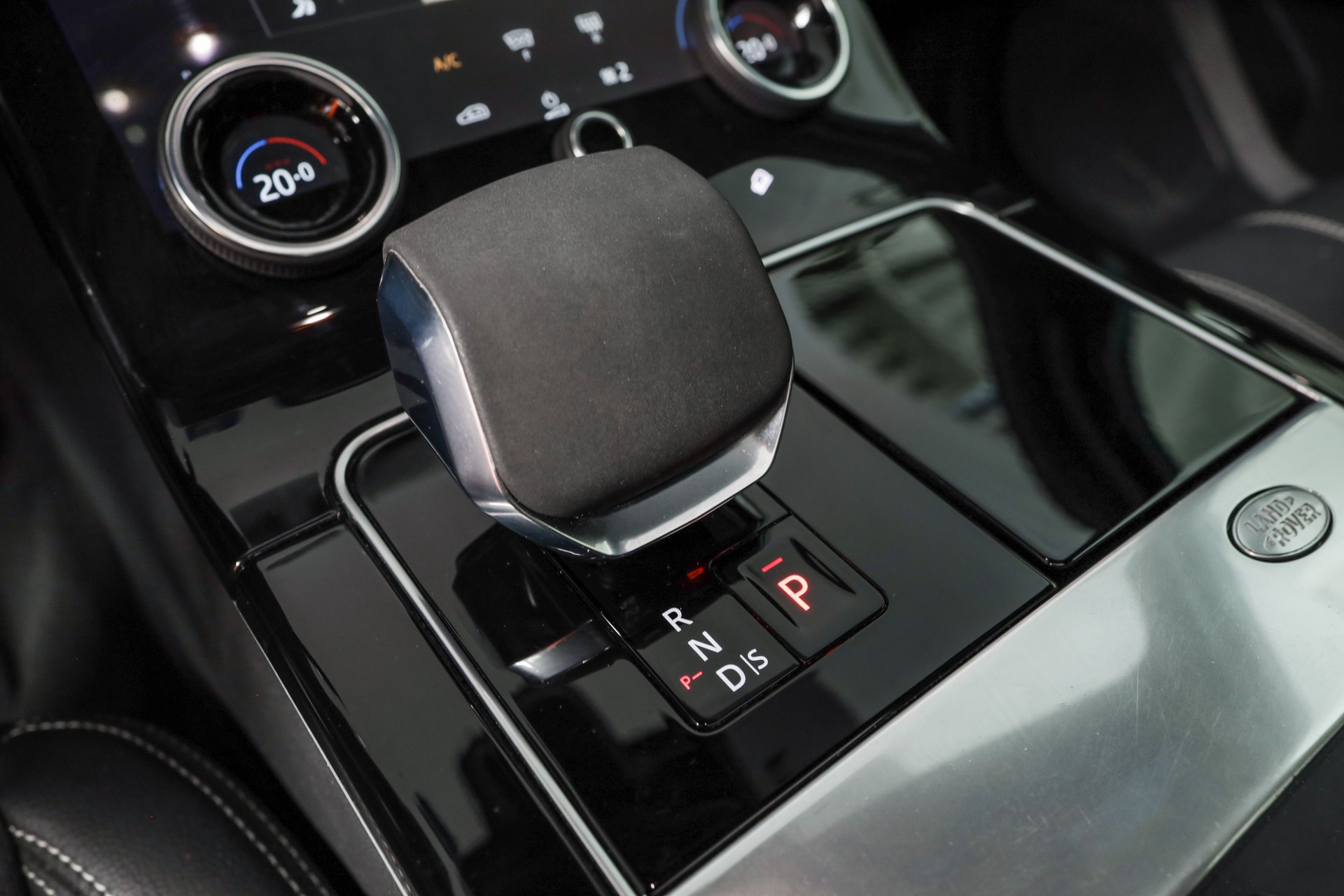 LAND ROVER Range Rover Velar R-Dynamic P 250 SE Automatic-image-16