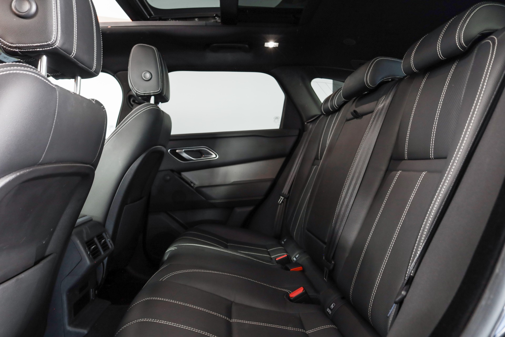 LAND ROVER Range Rover Velar R-Dynamic P 250 SE Automatic-image-17