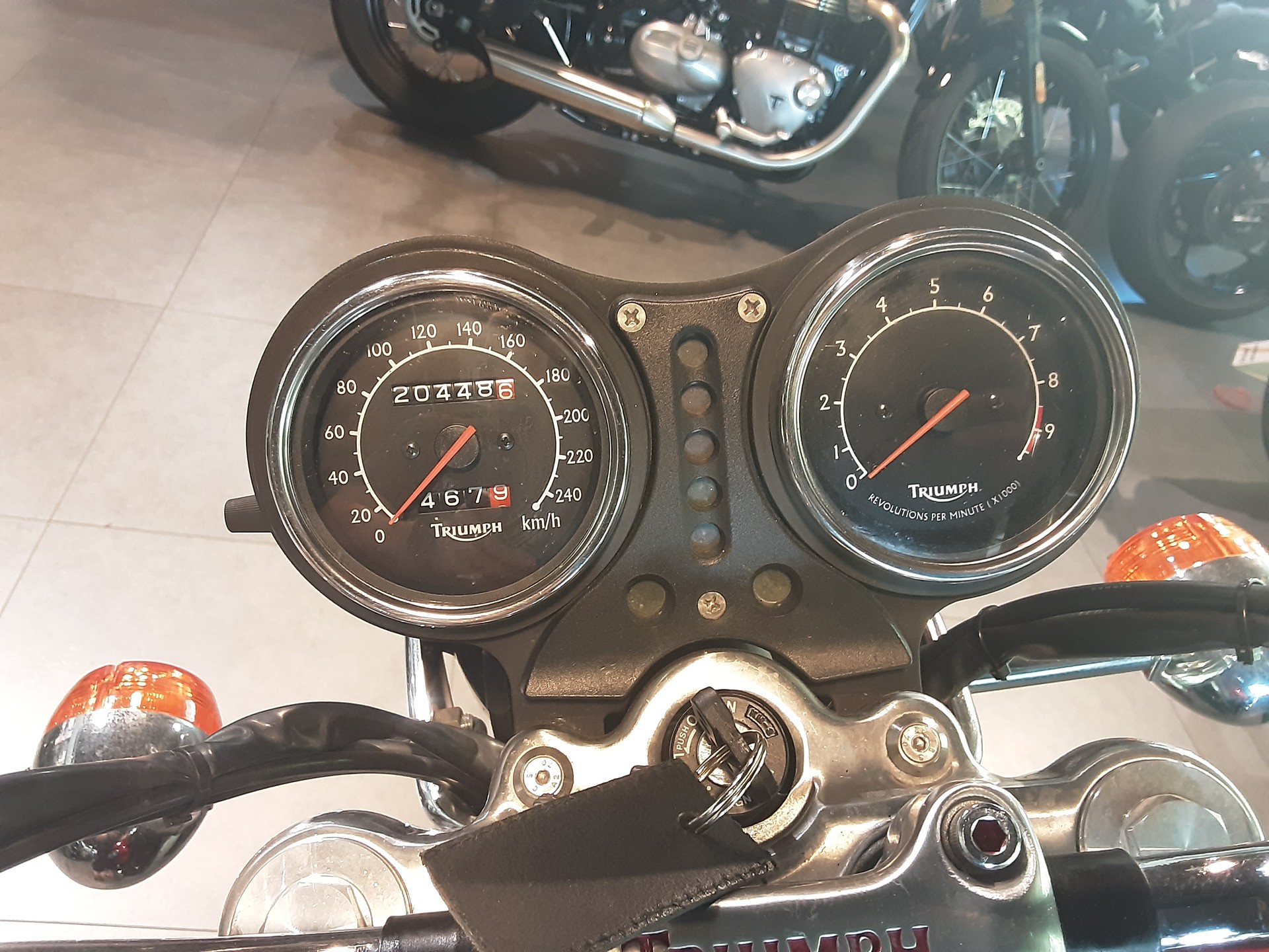 TRIUMPH Legend TT 900-image-6