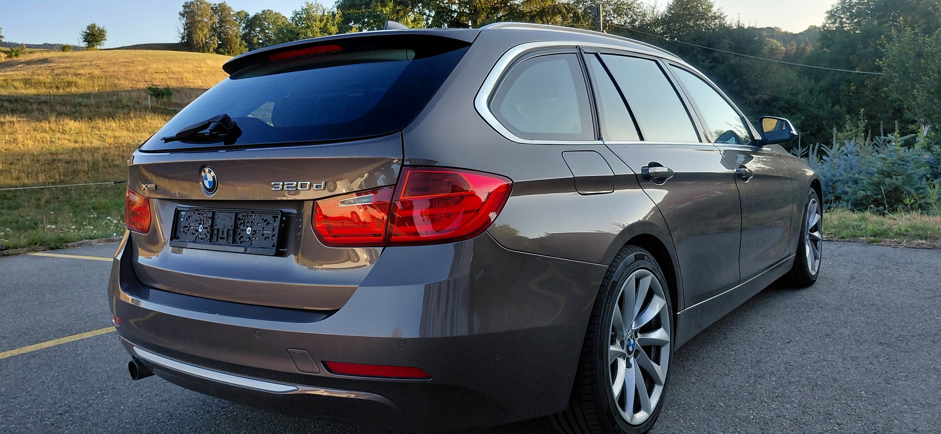 BMW BMW 320d xDrive-image-3