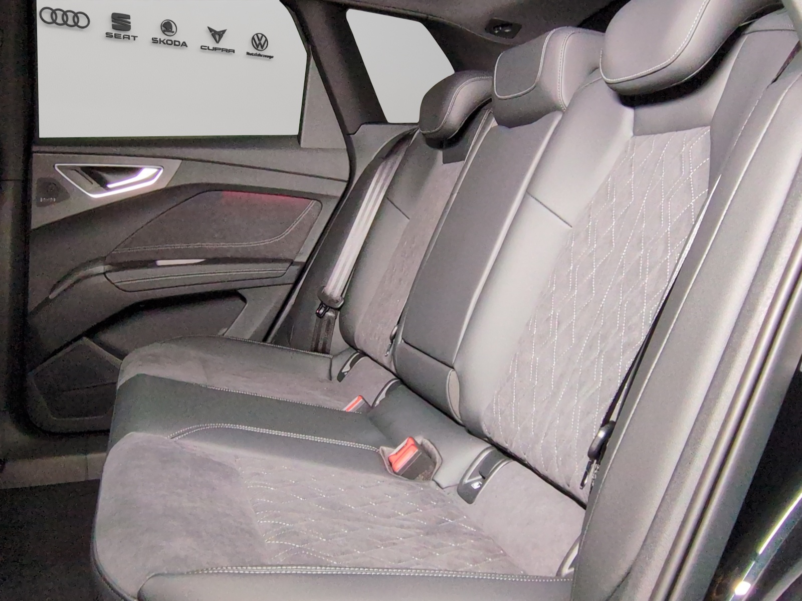 AUDI Q4 e-tron SUV quattro performance-image-8