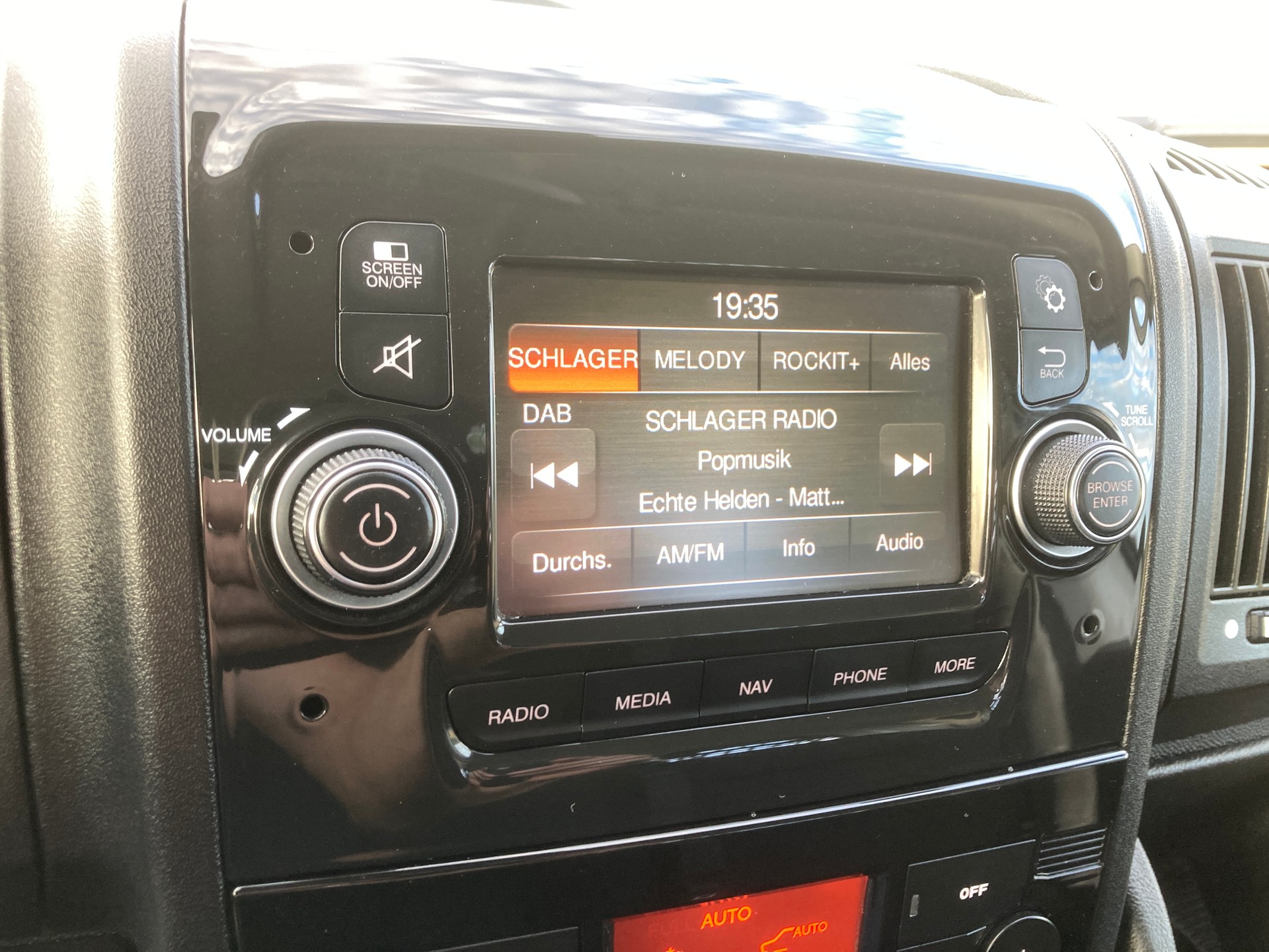 PEUGEOT Boxer 2.2 HDI 335 Pro L3 Brücke mit Anhängerkupplung-image-14