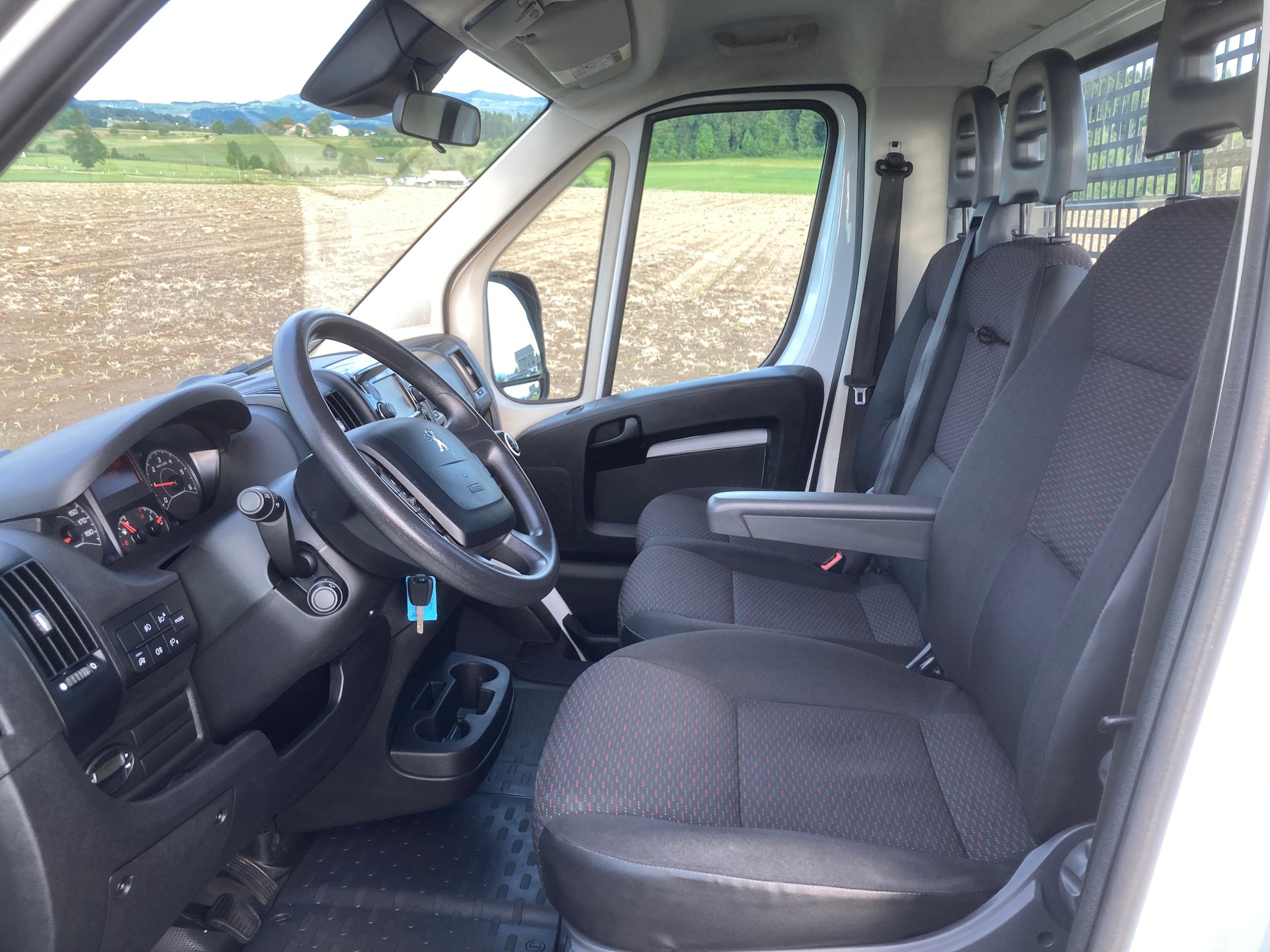 PEUGEOT Boxer 2.2 HDI 335 Pro L3 Brücke mit Anhängerkupplung-image-8