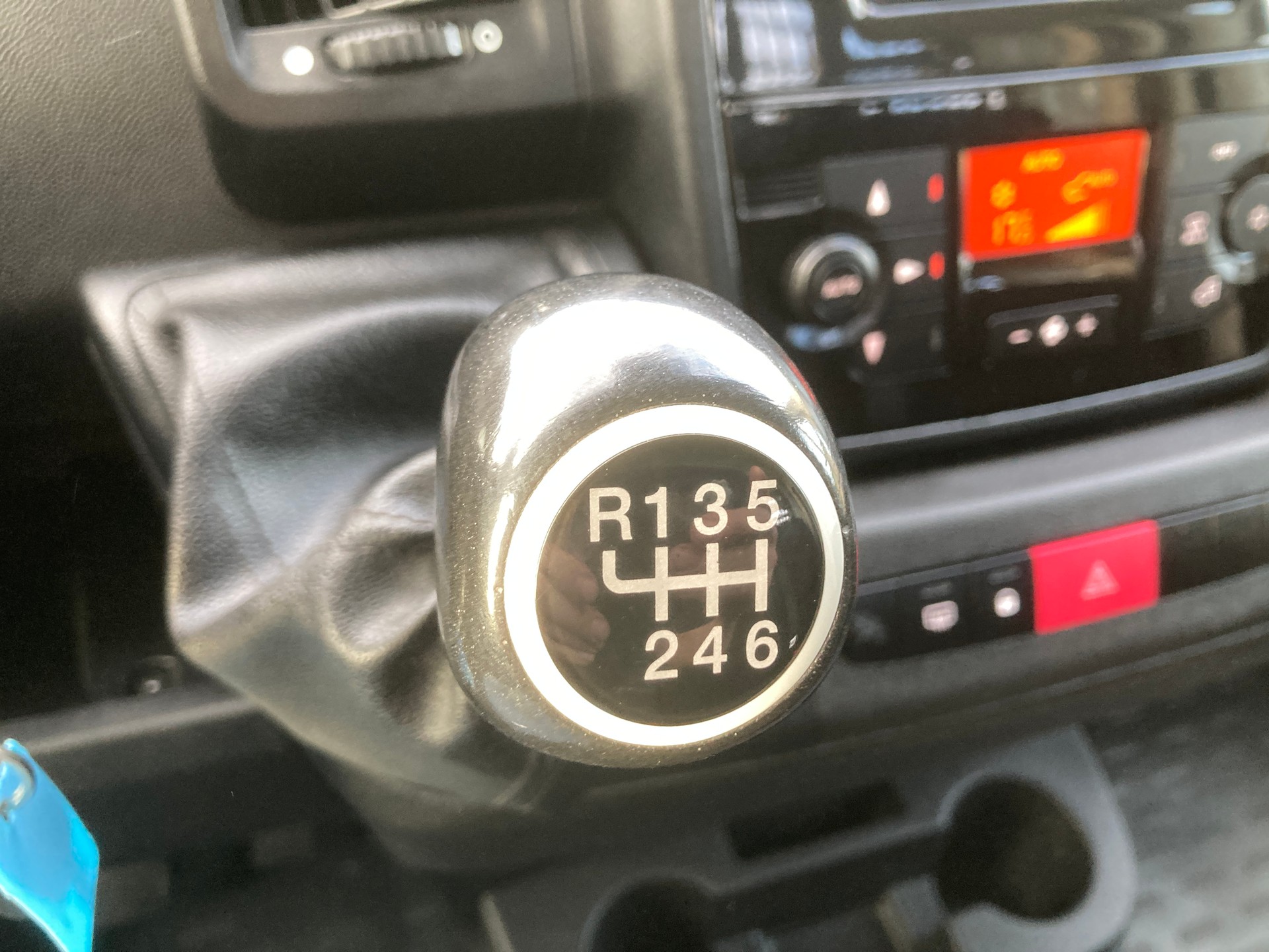 PEUGEOT Boxer 2.2 HDI 335 Pro L3 Brücke mit Anhängerkupplung-image-11