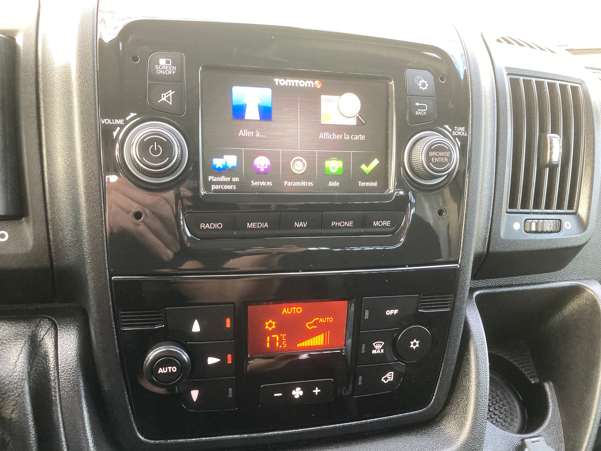 PEUGEOT Boxer 2.2 HDI 335 Pro L3 Brücke mit Anhängerkupplung-image-12