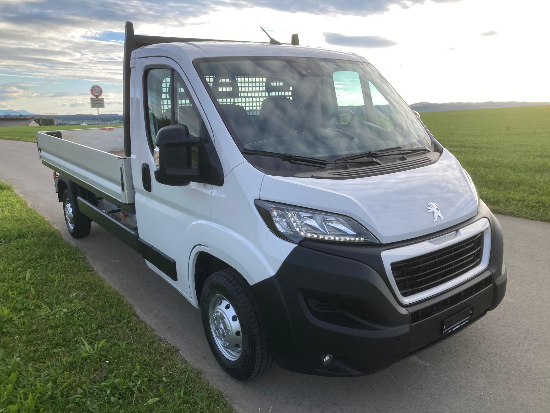 PEUGEOT Boxer 2.2 HDI 335 Pro L3 Brücke mit Anhängerkupplung-image-1