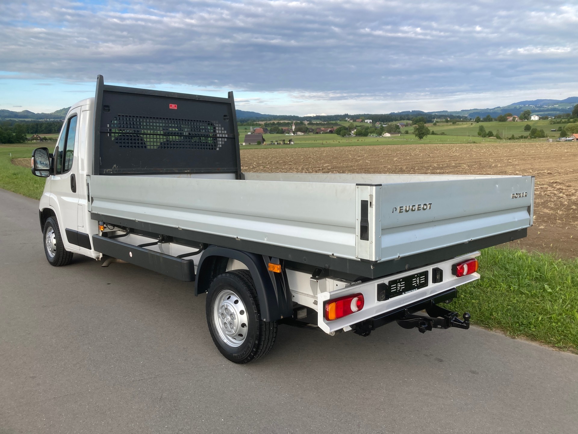PEUGEOT Boxer 2.2 HDI 335 Pro L3 Brücke mit Anhängerkupplung-image-3