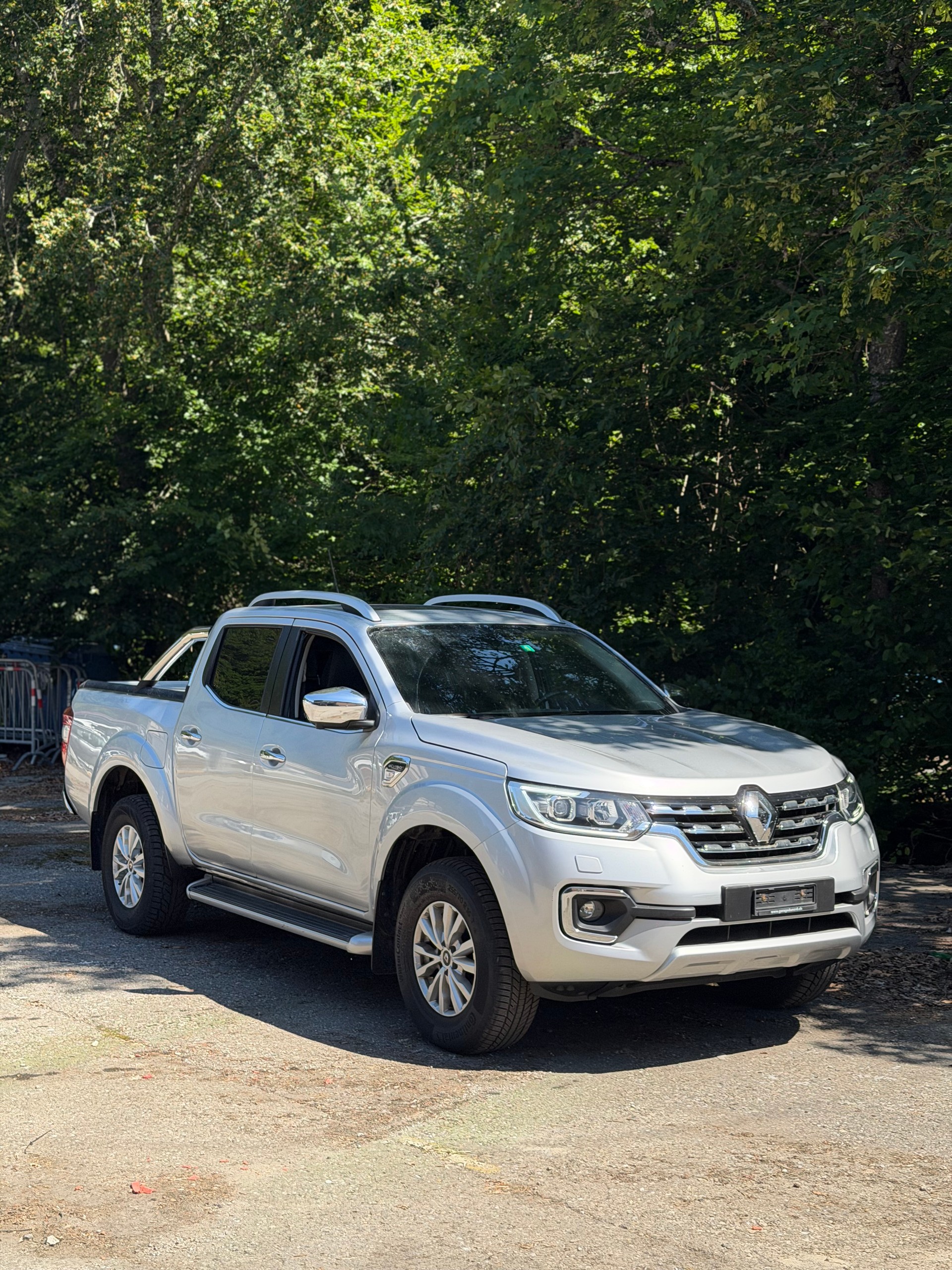 RENAULT ALASKAN-image-0