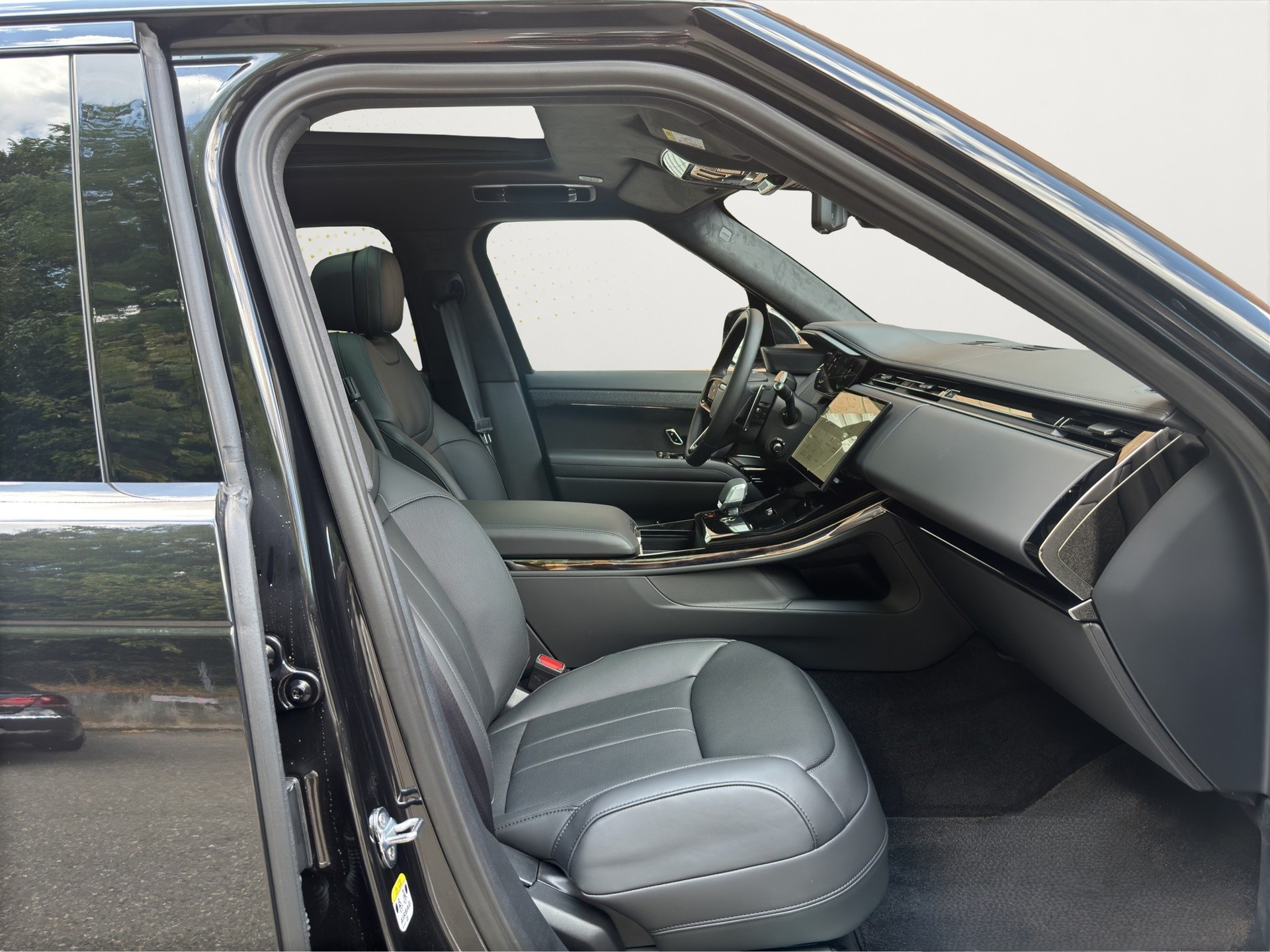 LAND ROVER RR Sport P550e Autobigraphy Black Pack 4x4 AHK-image-12