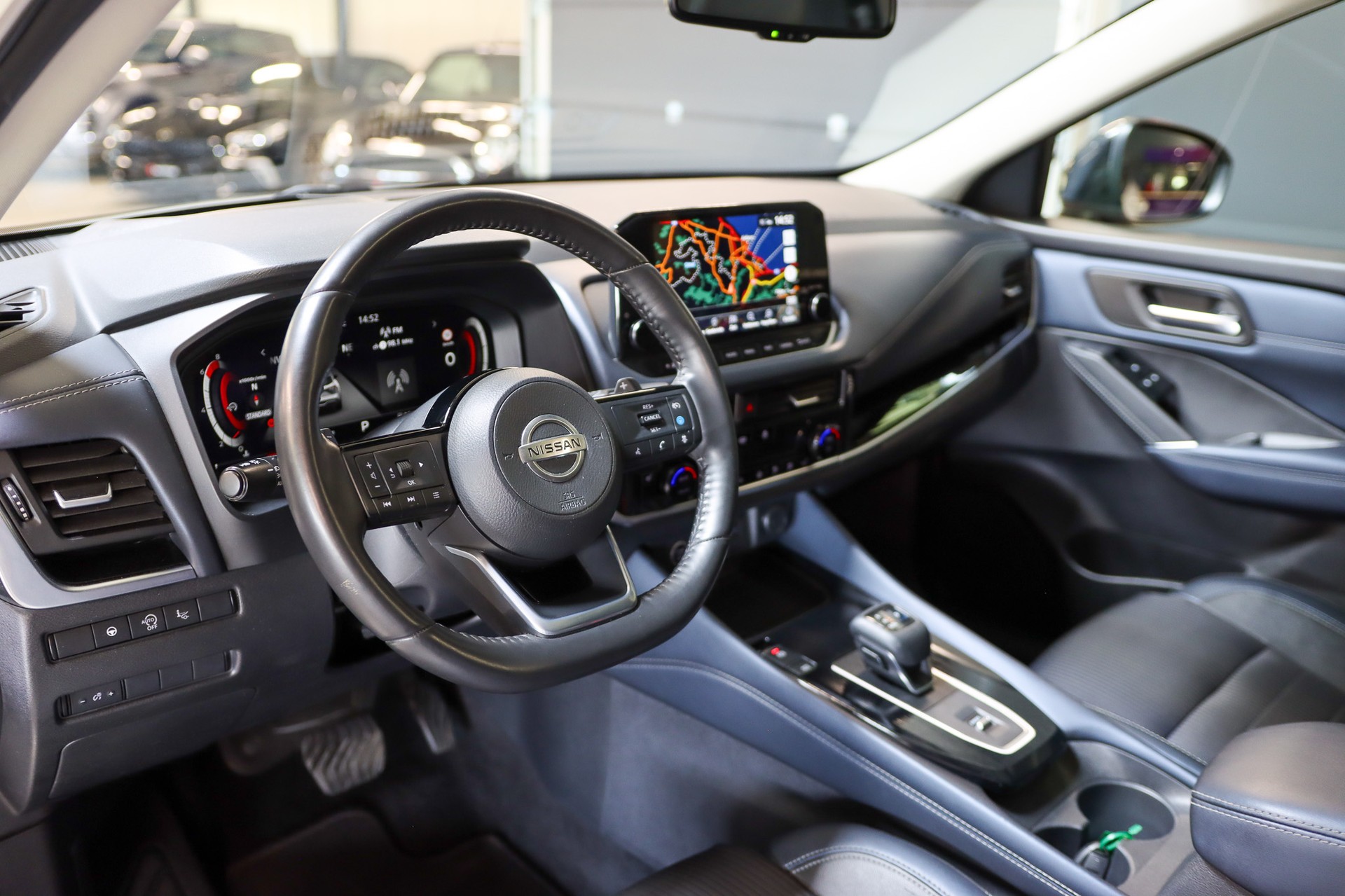 NISSAN Qashqai 1.3 DIG-T MHEV Premiere Edition Xtronic-image-9