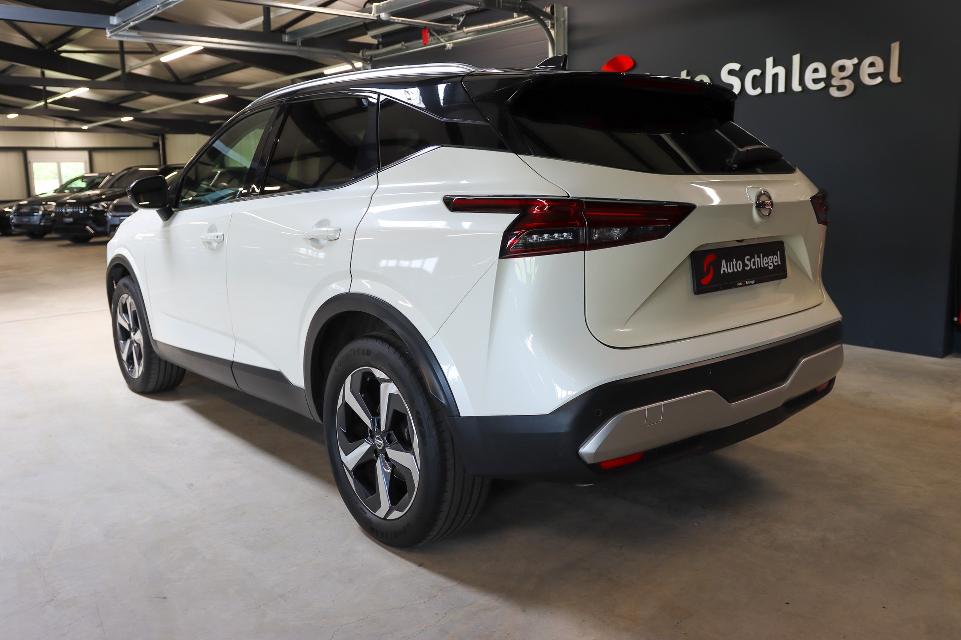NISSAN Qashqai 1.3 DIG-T MHEV Premiere Edition Xtronic-image-3