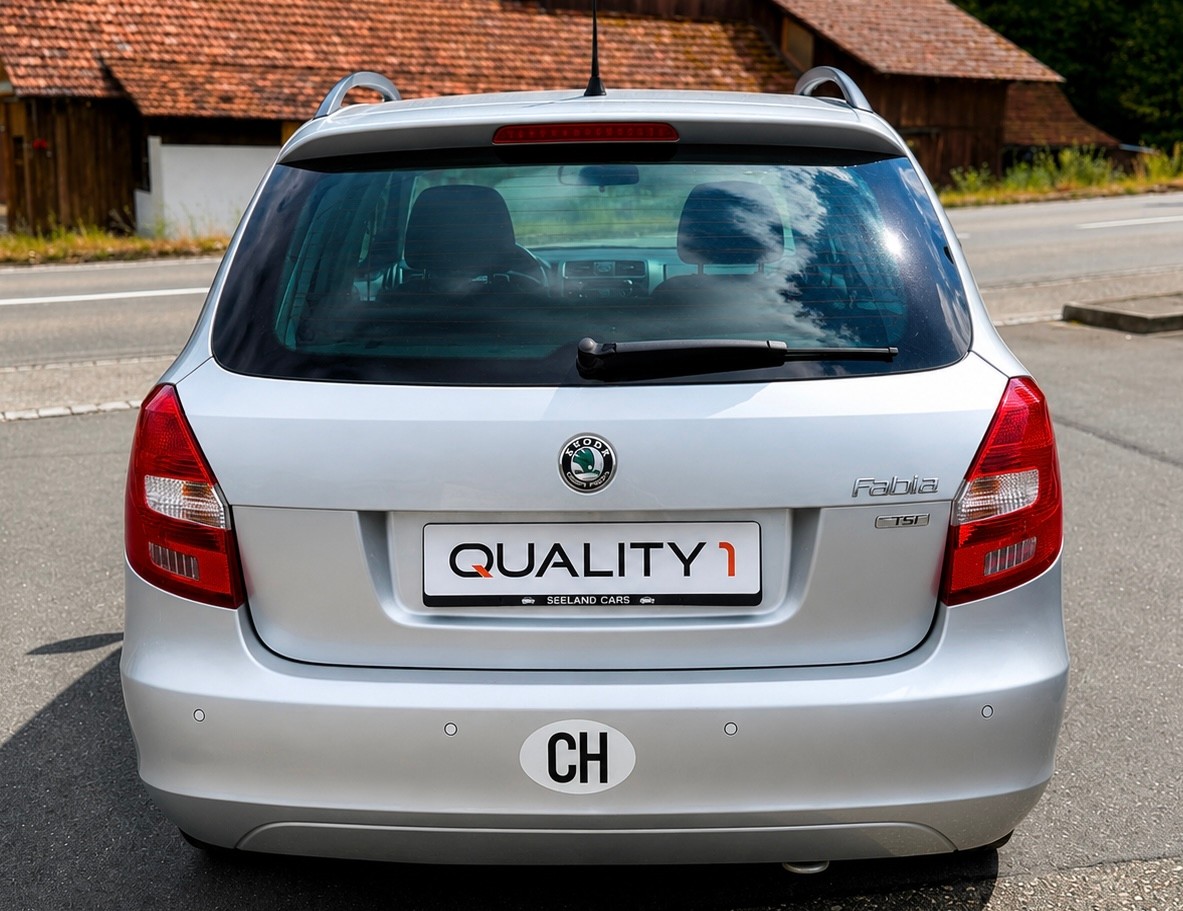 SKODA Fabia 1.2 TSI Family-image-3