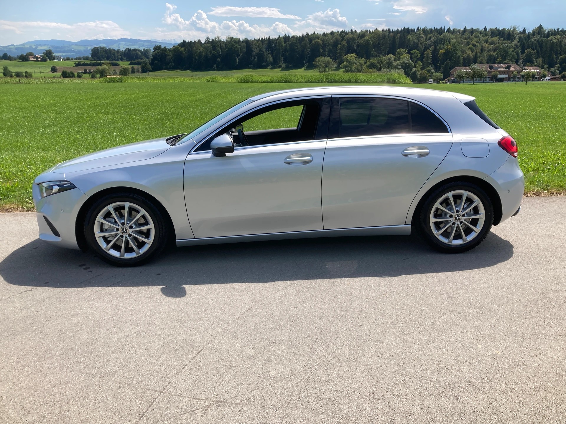 MERCEDES-BENZ A 220 Style 7G-DCT 4Matic-image-4