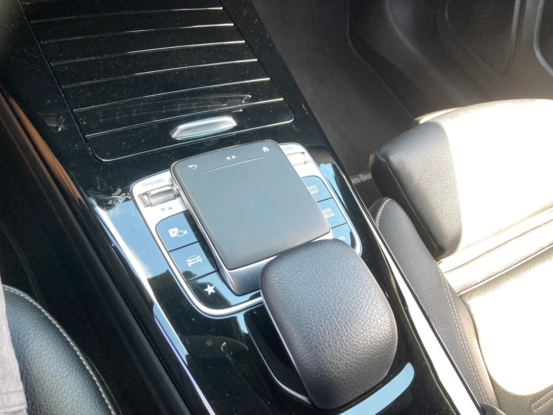 MERCEDES-BENZ A 220 Style 7G-DCT 4Matic-image-14