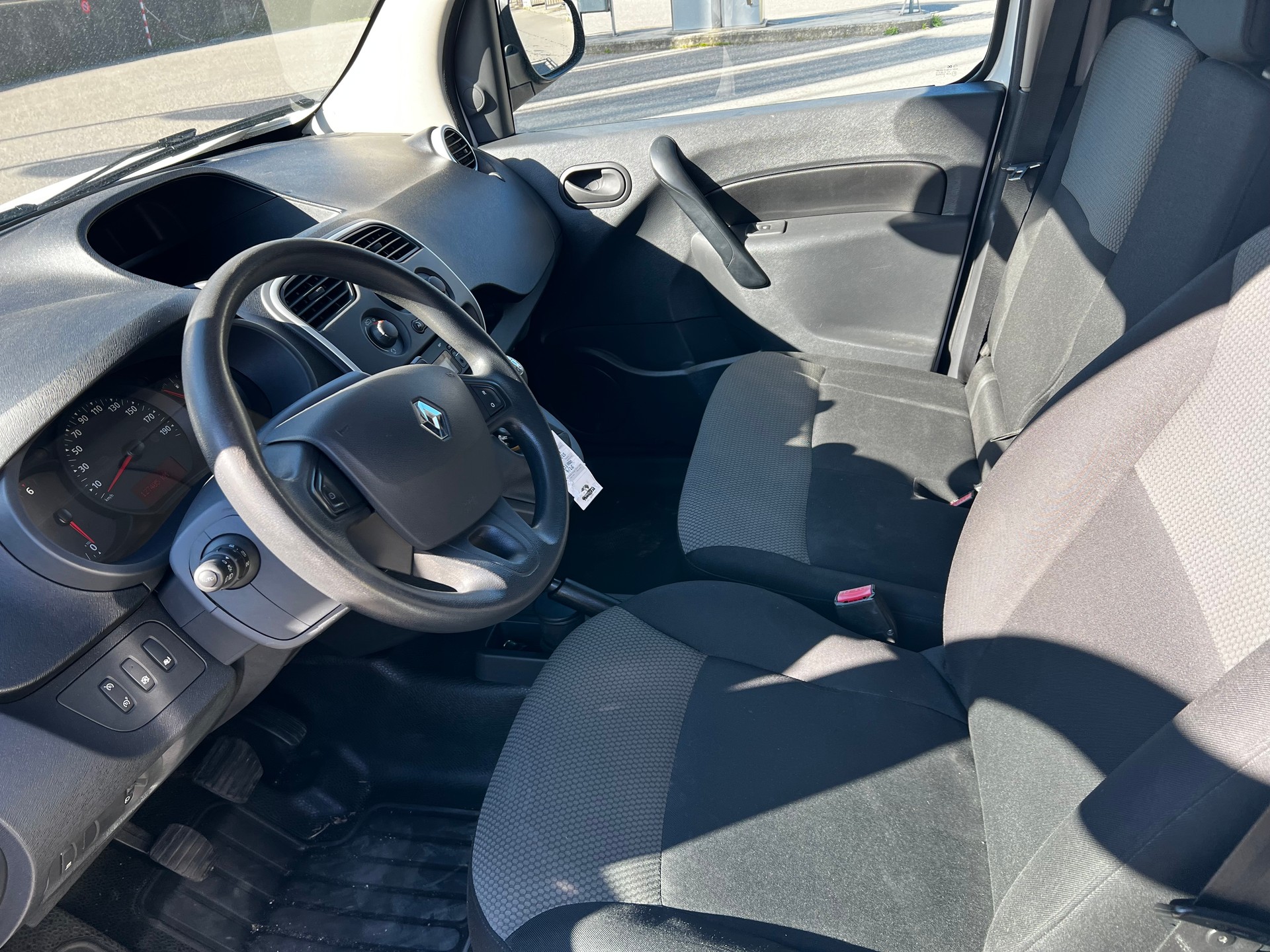 RENAULT Kangoo Medium TCe 115 ENERGY First Access-image-8