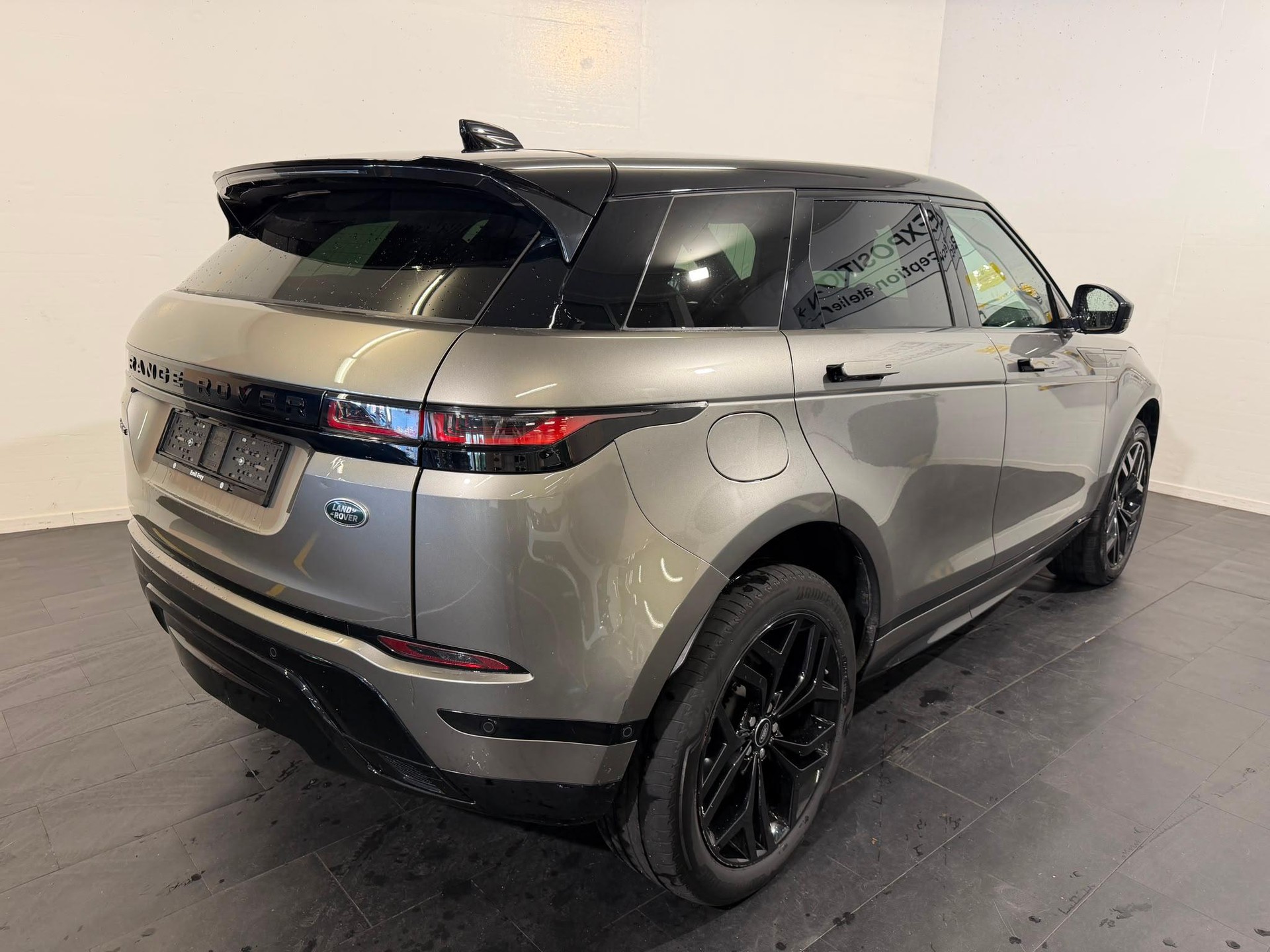 LAND ROVER Range Rover Evoque 2.0 T 250 R-Dynamic HSE-image-1