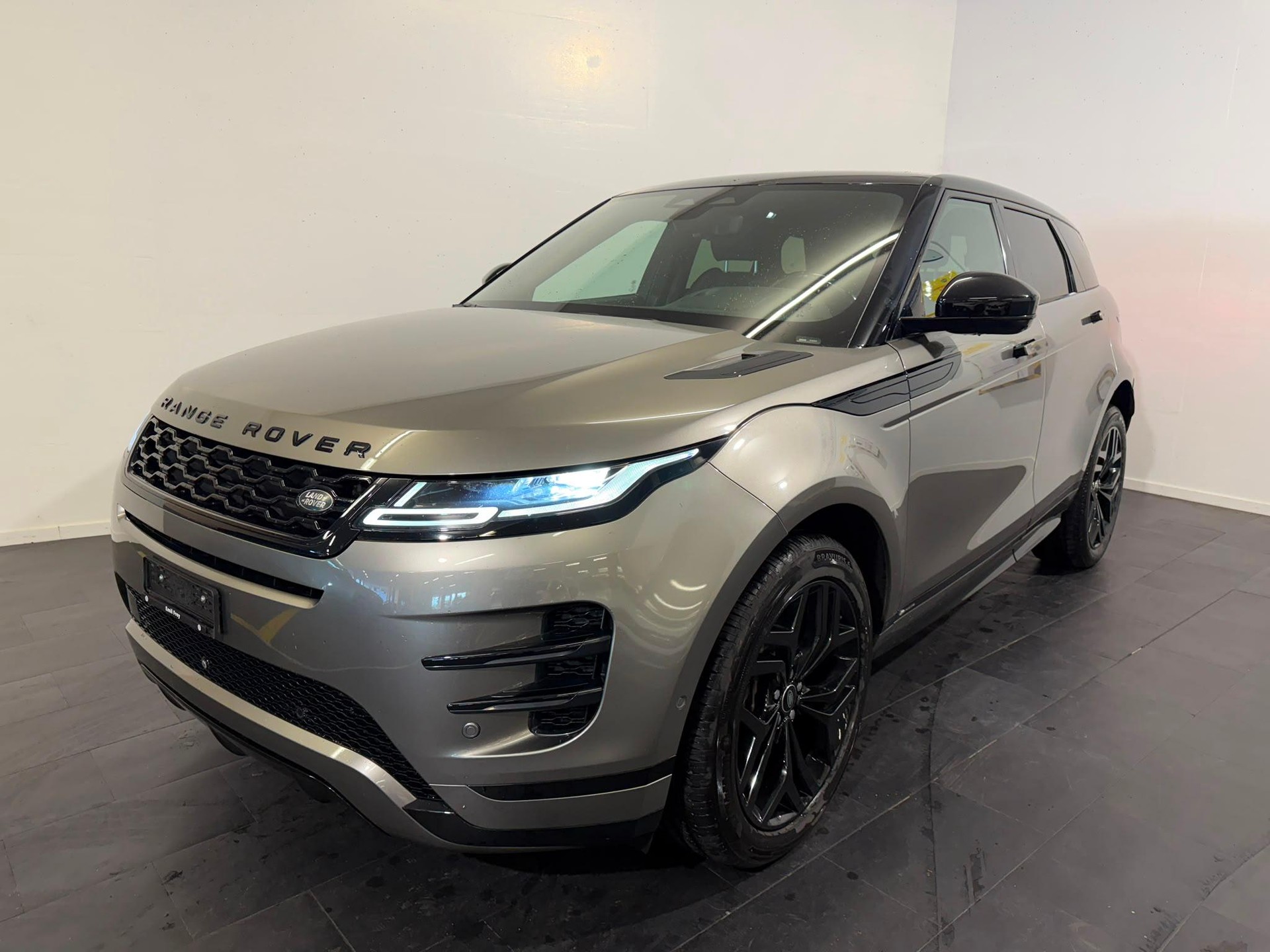 LAND ROVER Range Rover Evoque 2.0 T 250 R-Dynamic HSE-image-0