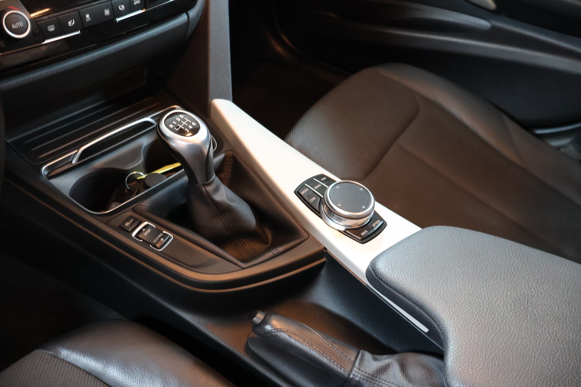 BMW 320d Touring-image-8