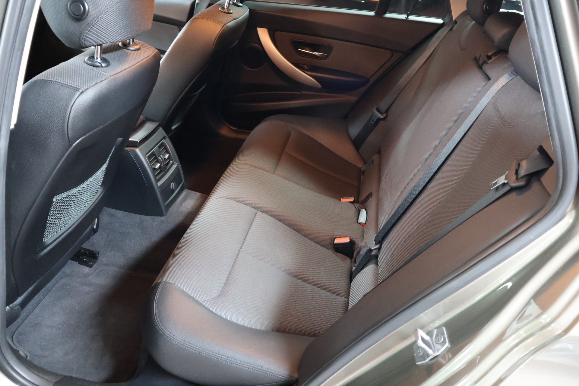 BMW 320d Touring-image-13