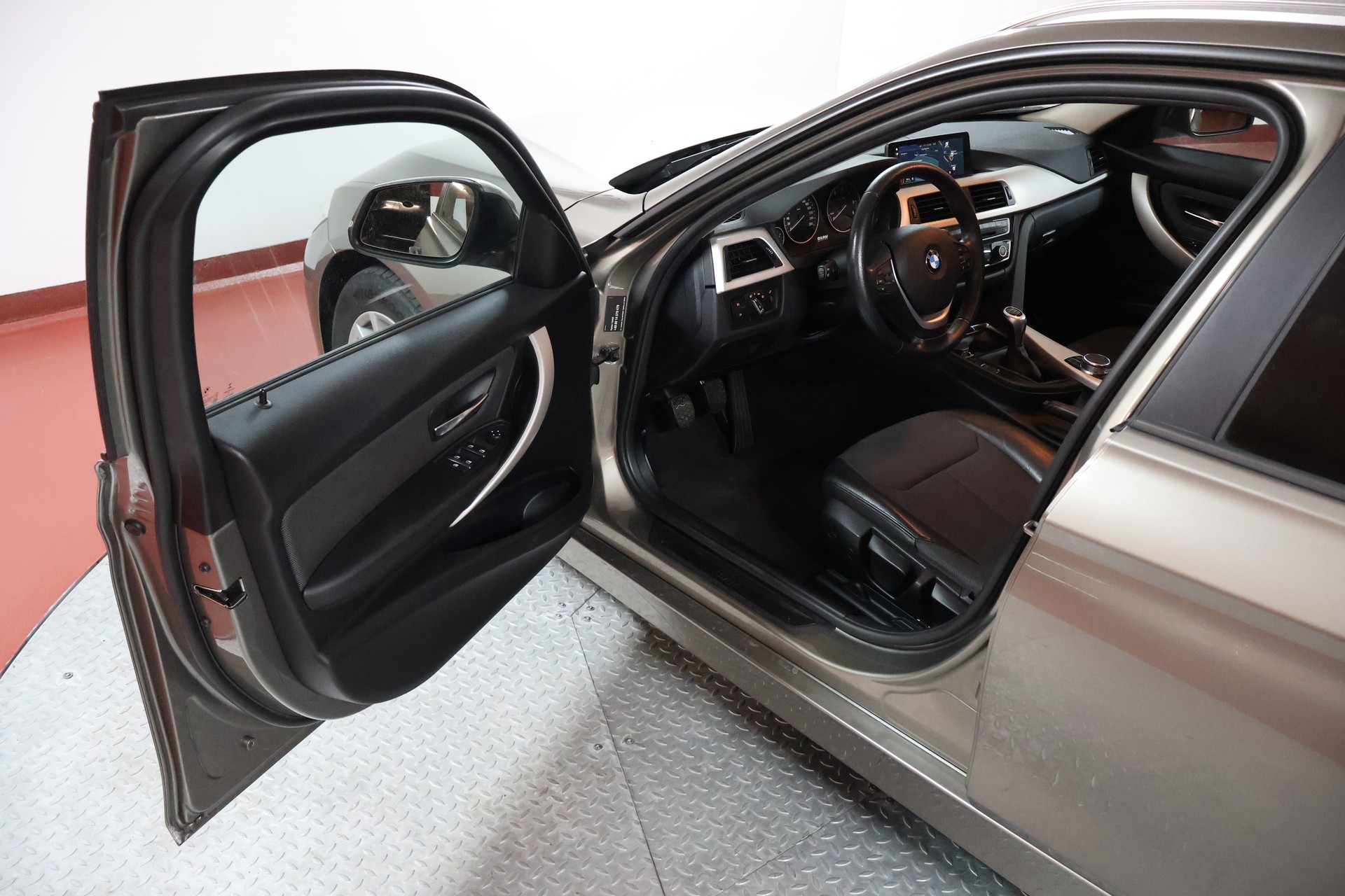 BMW 320d Touring-image-4