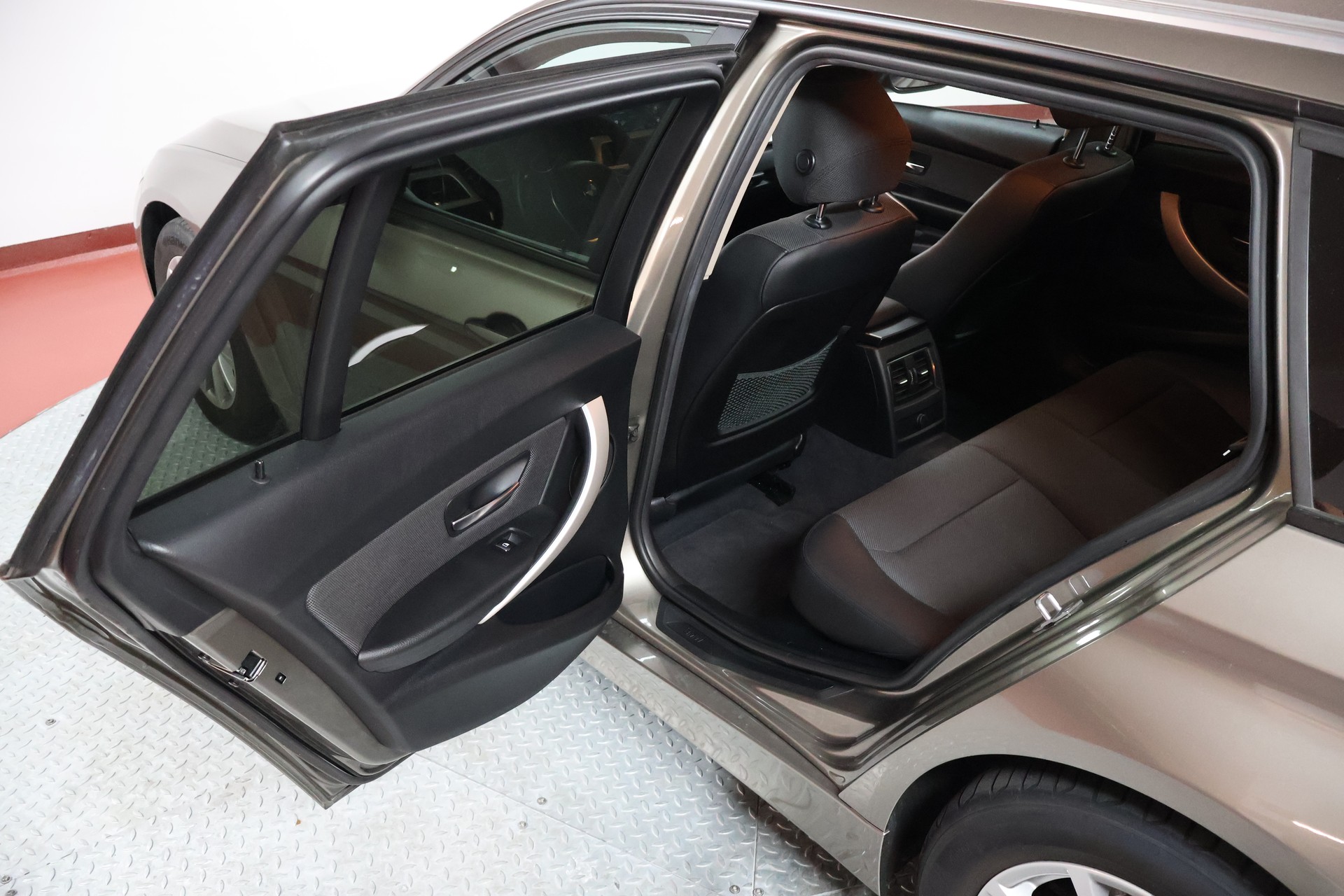 BMW 320d Touring-image-11