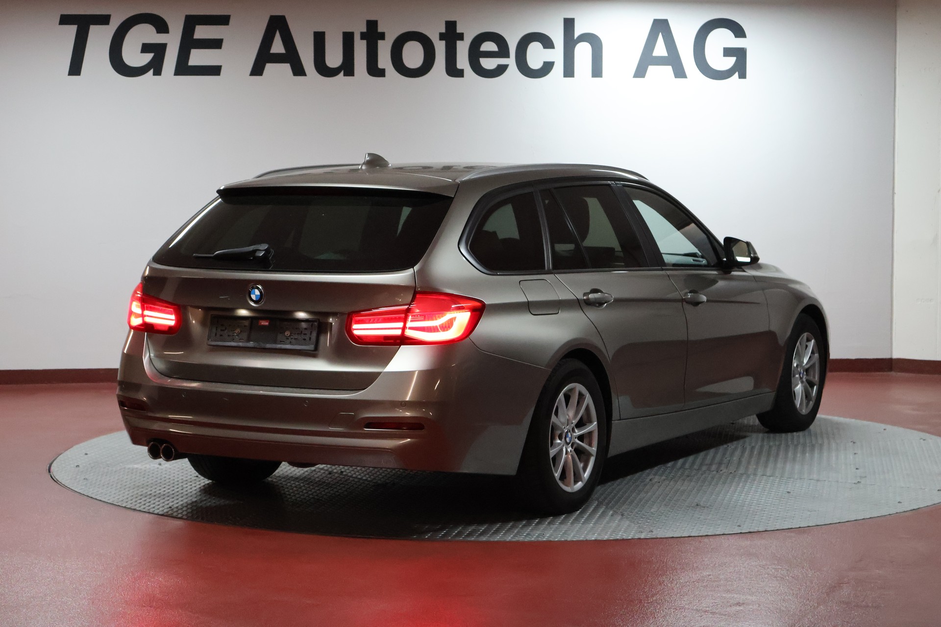 BMW 320d Touring-image-15