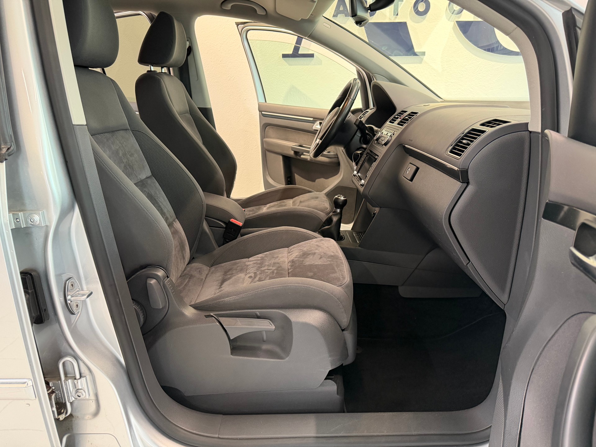 VW Touran 2.0 TDI BlueMotion Technology Highline-image-10