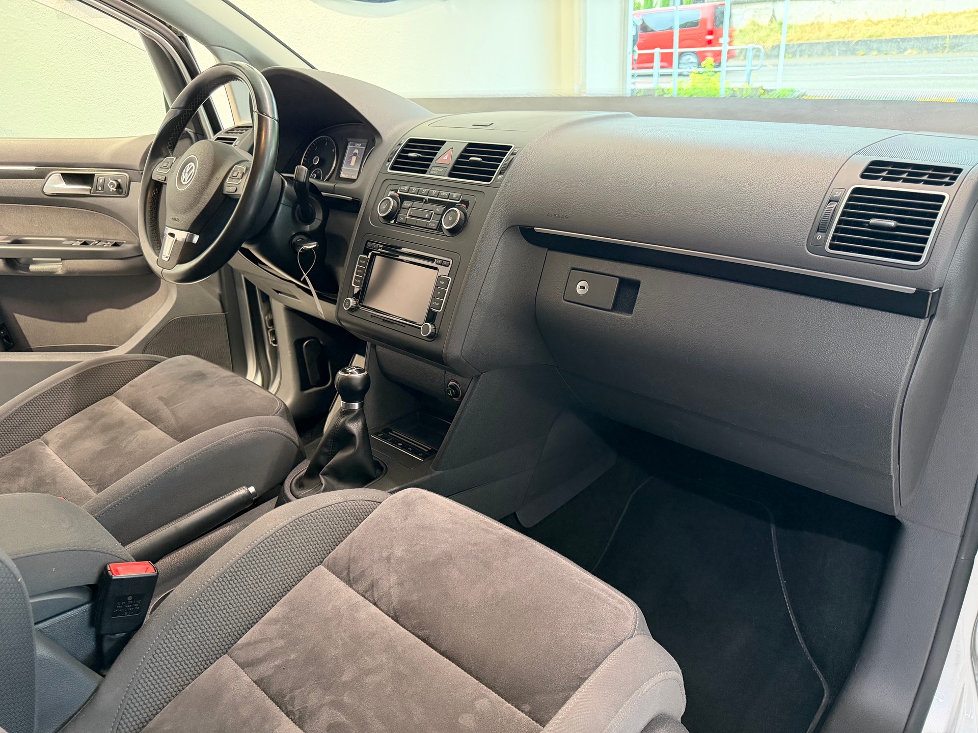 VW Touran 2.0 TDI BlueMotion Technology Highline-image-6