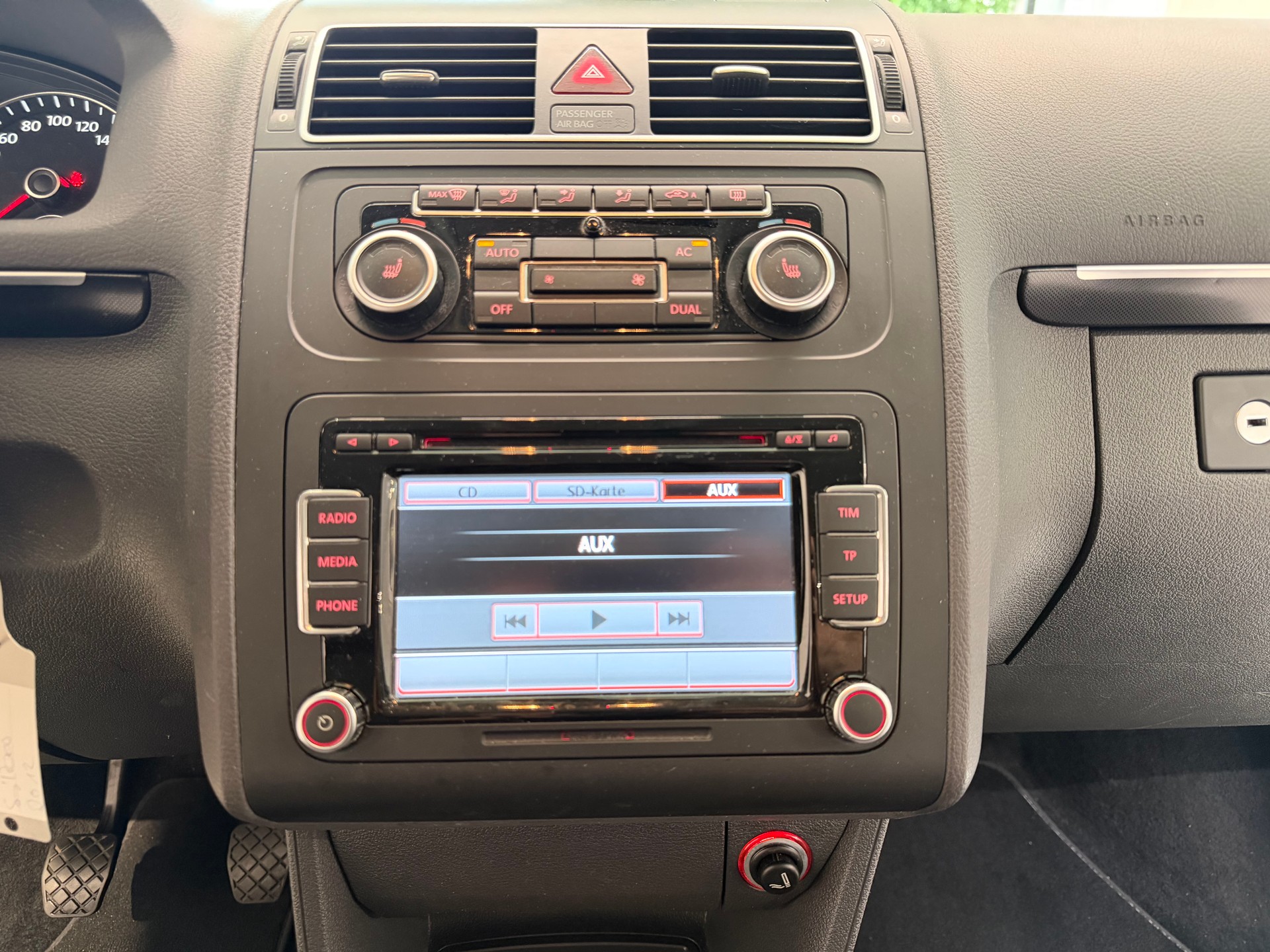 VW Touran 2.0 TDI BlueMotion Technology Highline-image-11